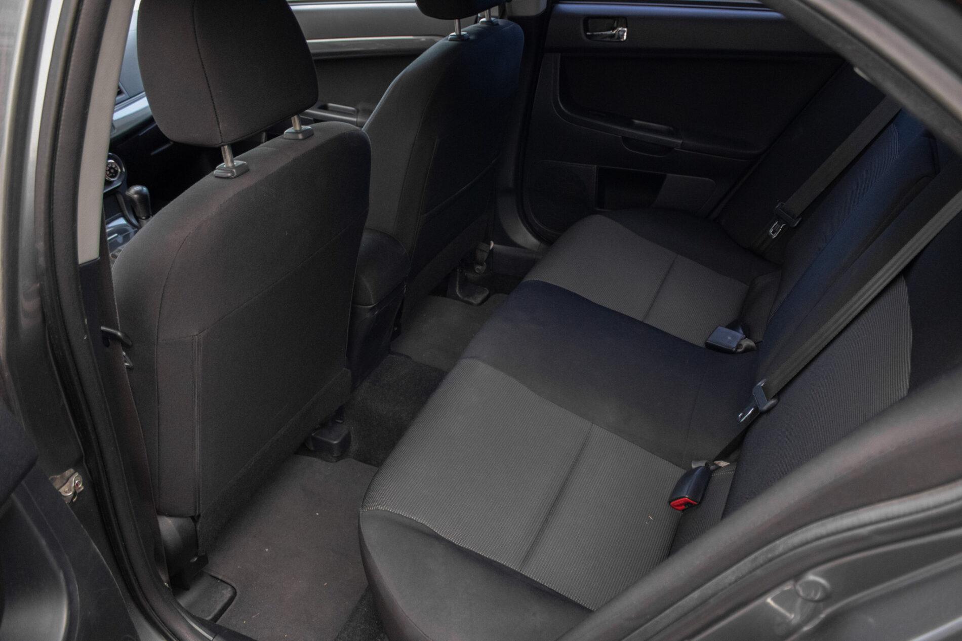 2011 Mitsubishi Lancer, šedá sedan, 178 968 km