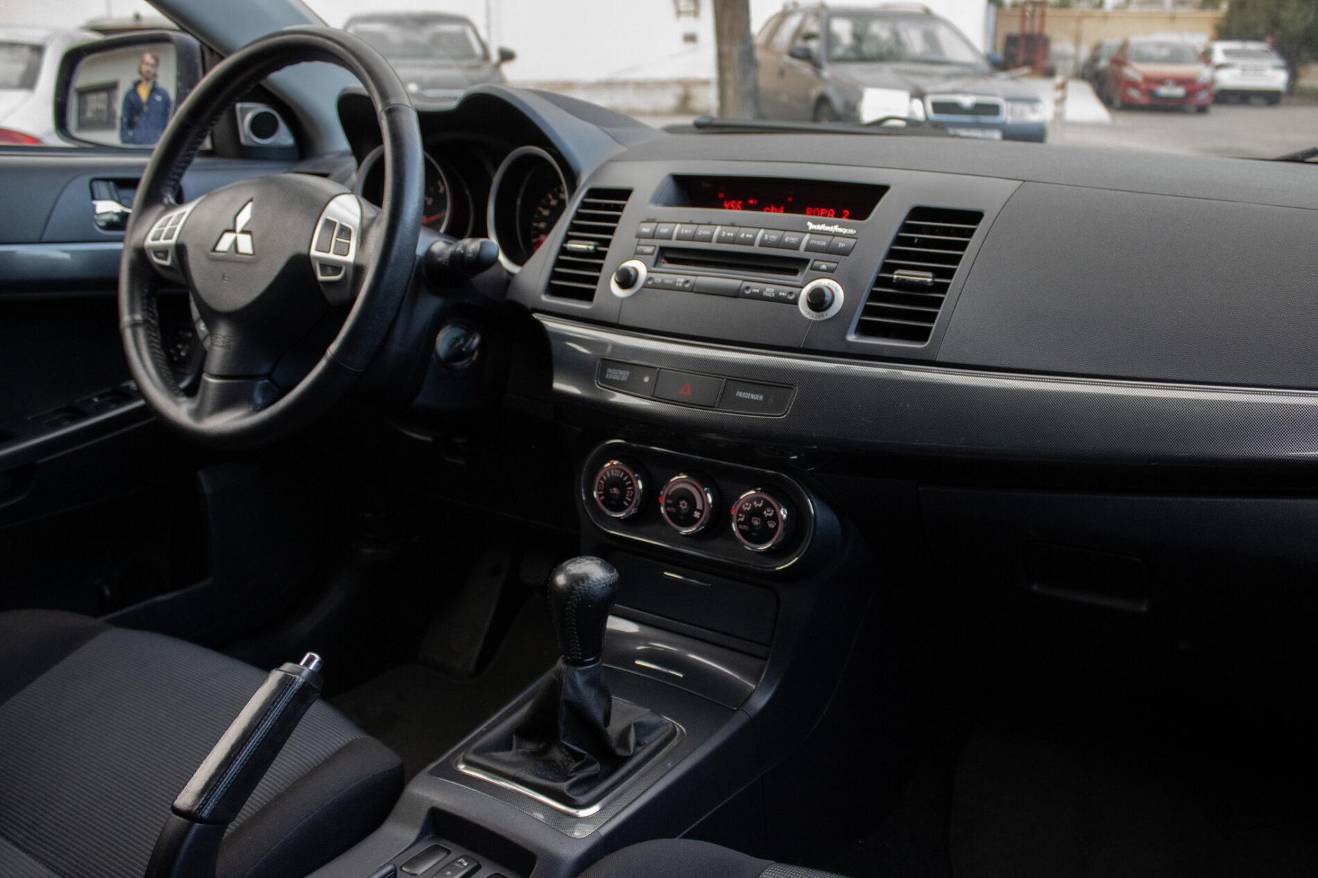 2011 Mitsubishi Lancer, šedá sedan, 178 968 km
