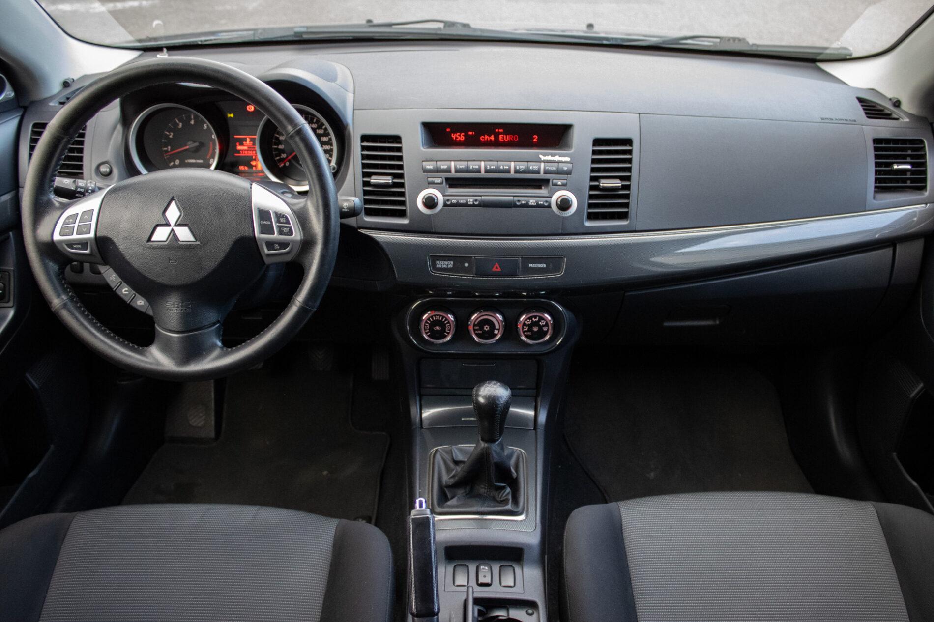 2011 Mitsubishi Lancer, šedá sedan, 178 968 km