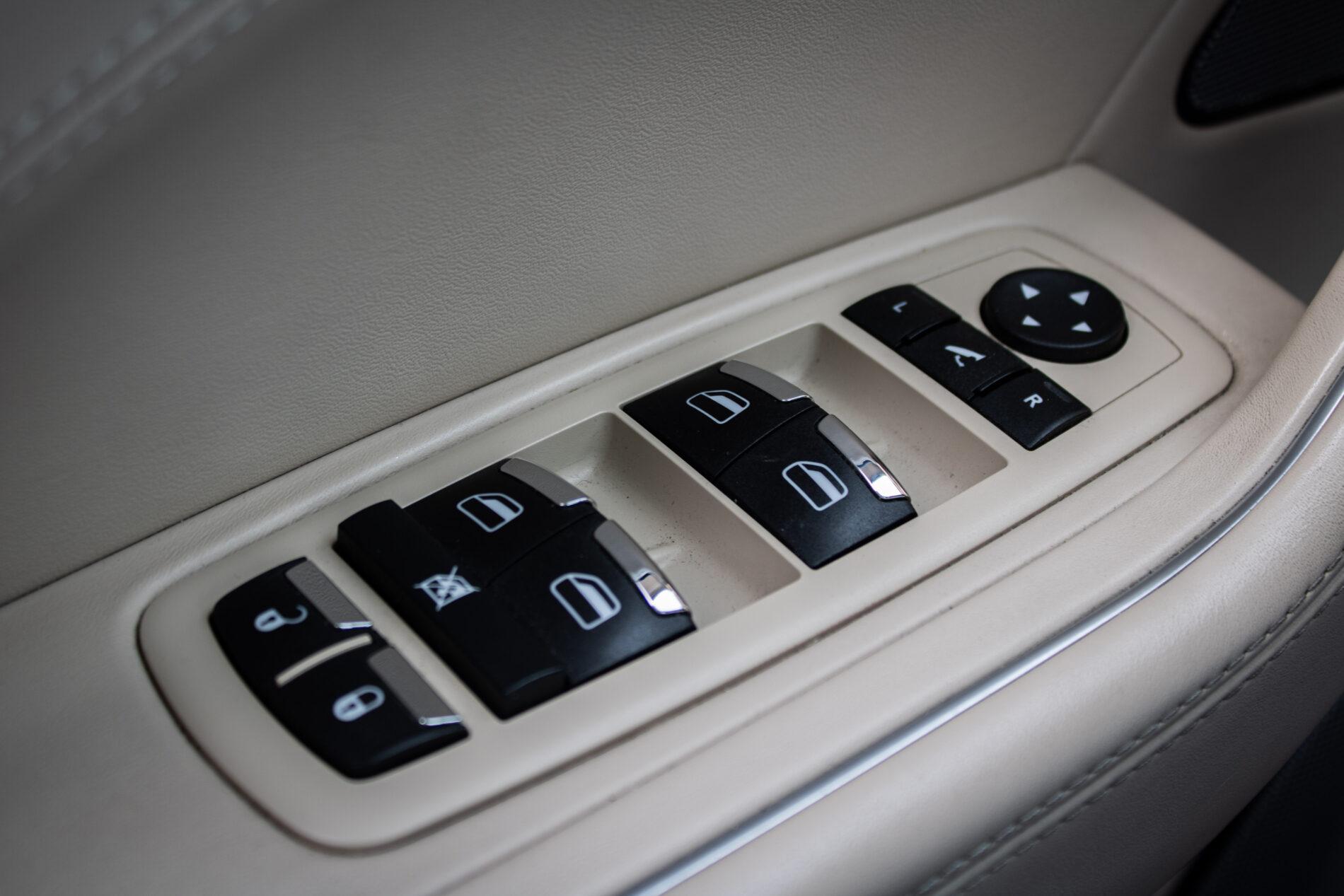 2017 Maserati Levante, černá suv, 212 484 km