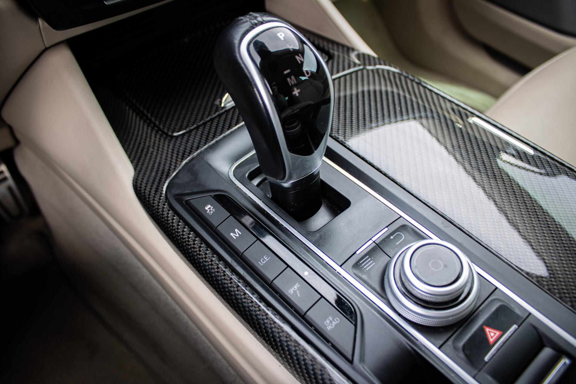 2017 Maserati Levante, černá suv, 212 484 km
