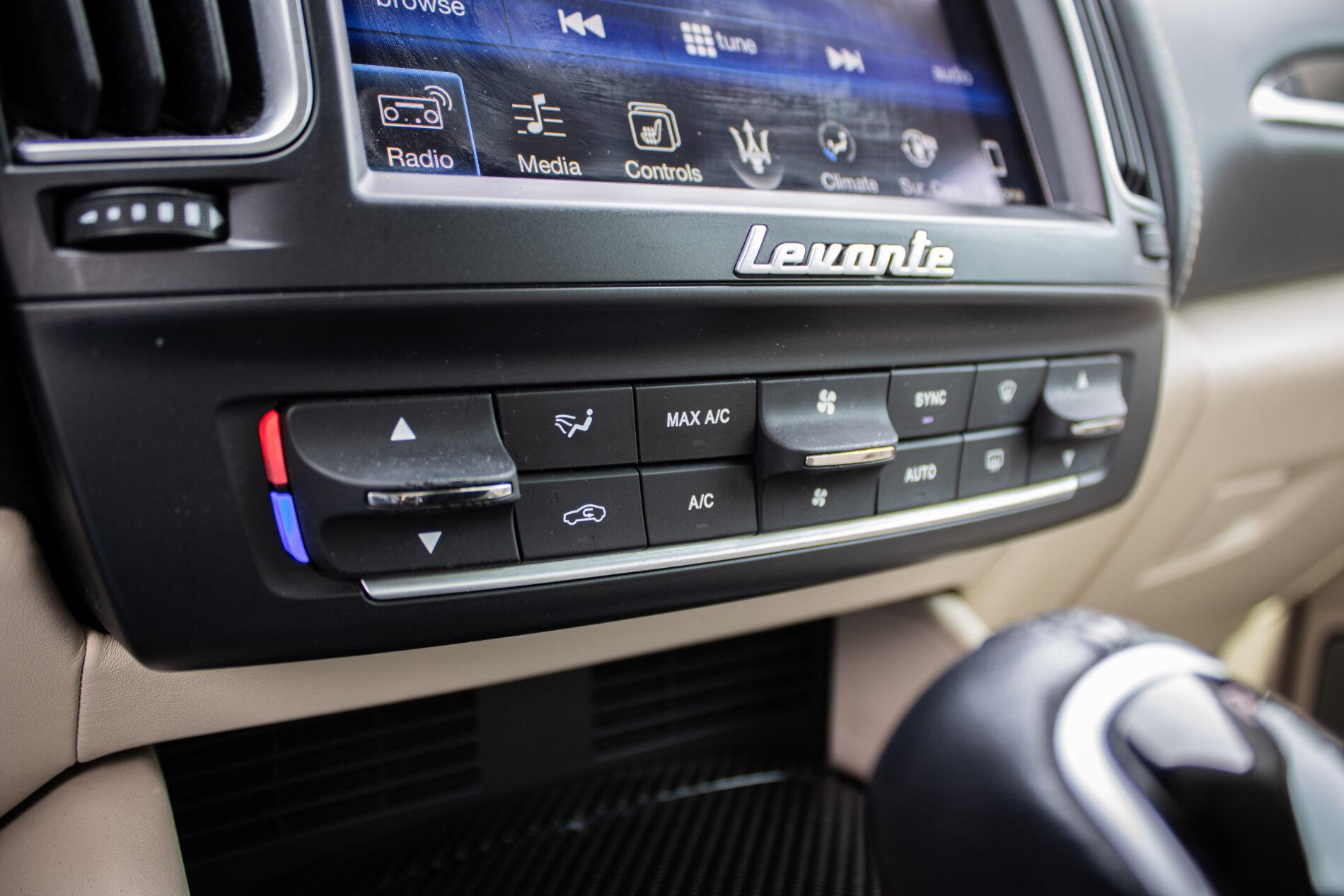 2017 Maserati Levante, černá suv, 212 484 km