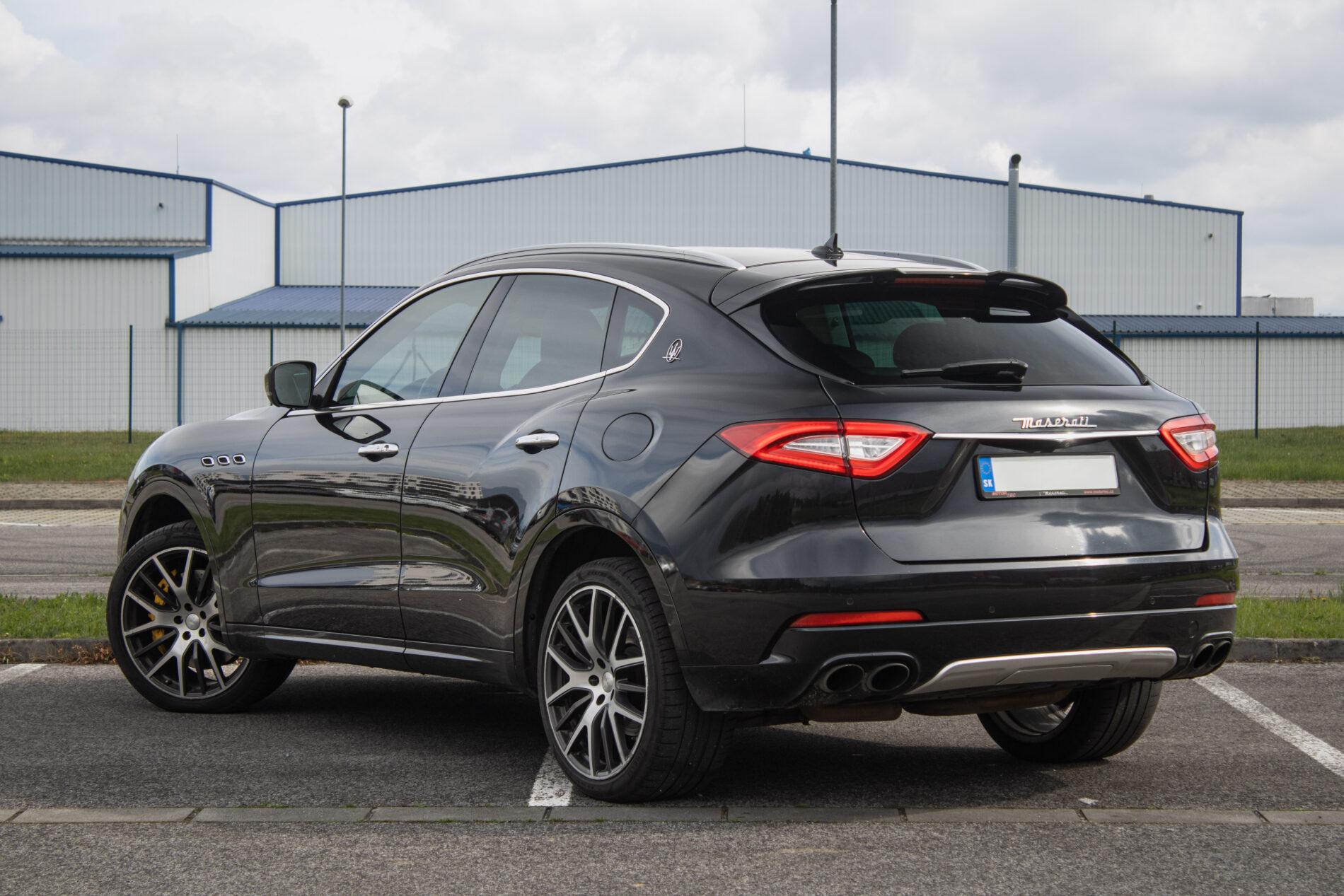 2017 Maserati Levante, černá suv, 212 484 km
