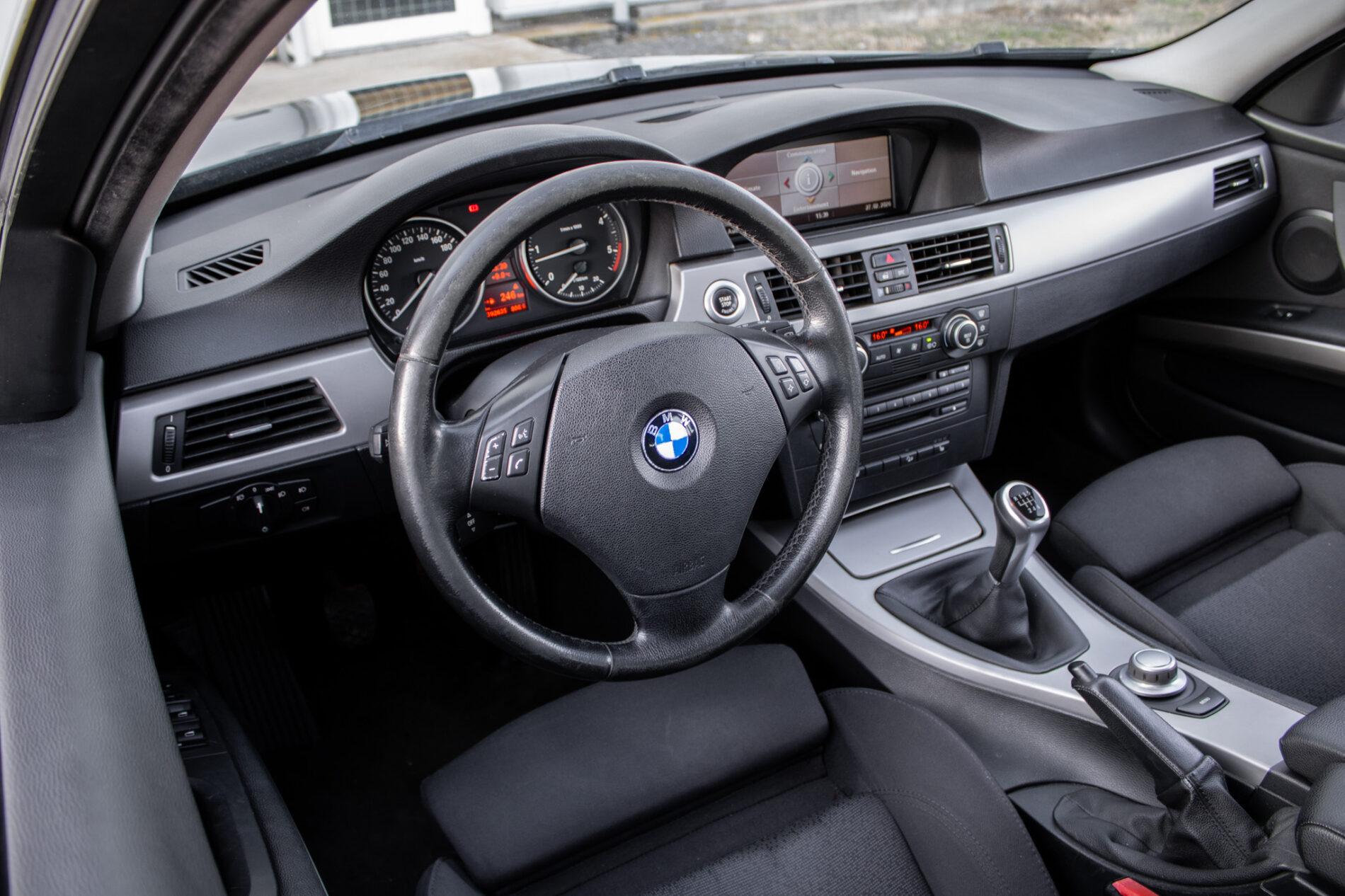 2008 BMW 330d, zelená kombi, 392 635 km