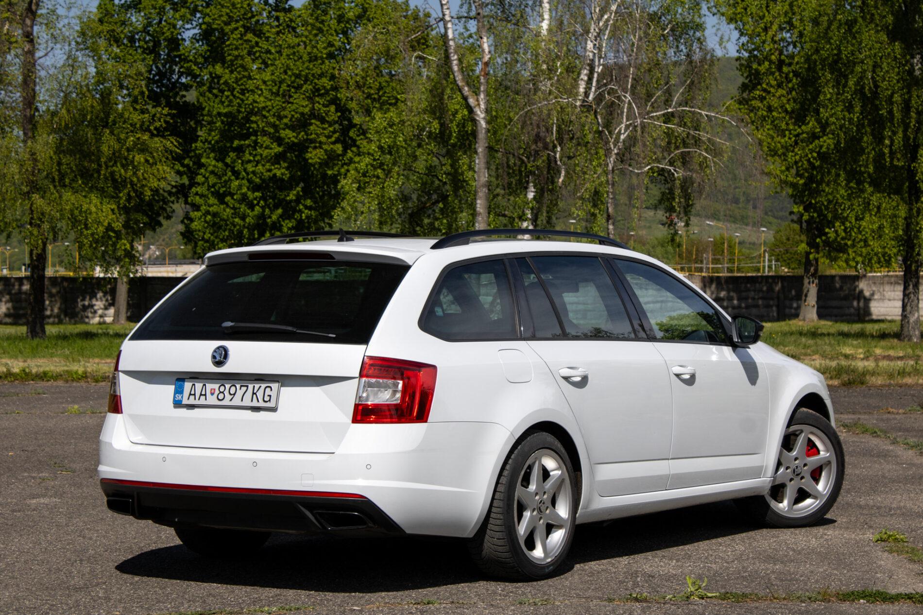 2015 Skoda Octavia RS, bílá kombi, 269 760 km