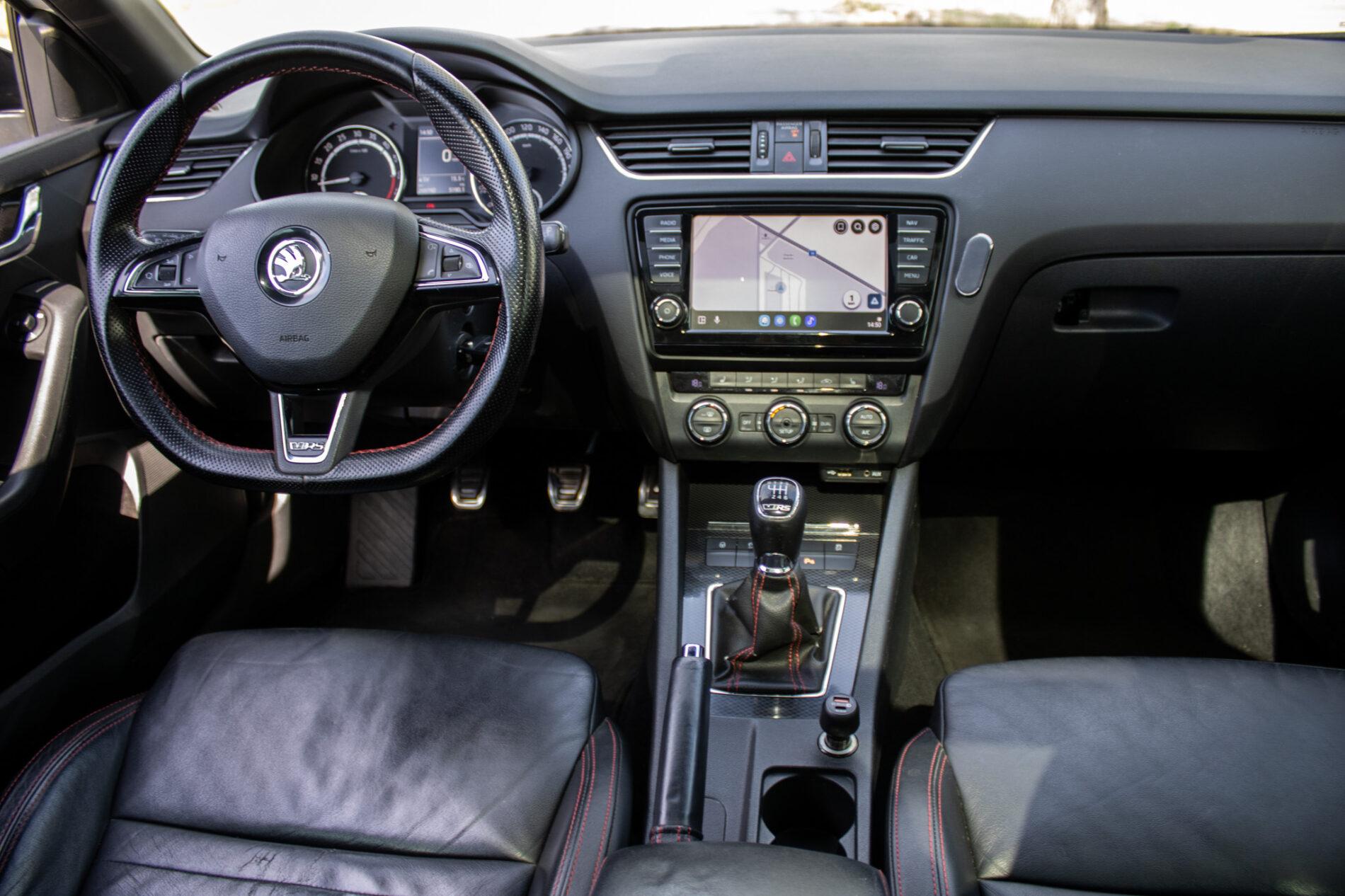 2015 Skoda Octavia RS, bílá kombi, 269 760 km