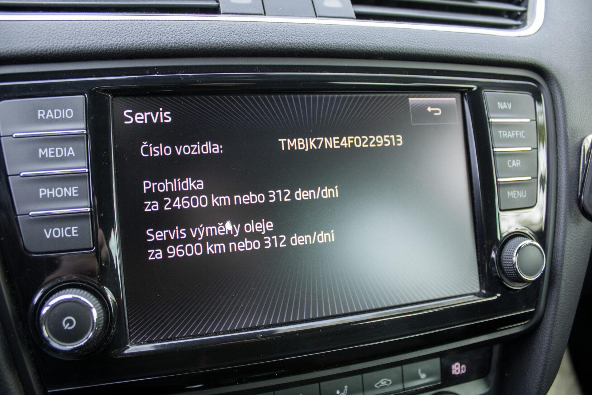 2015 Skoda Octavia RS, bílá kombi, 269 760 km