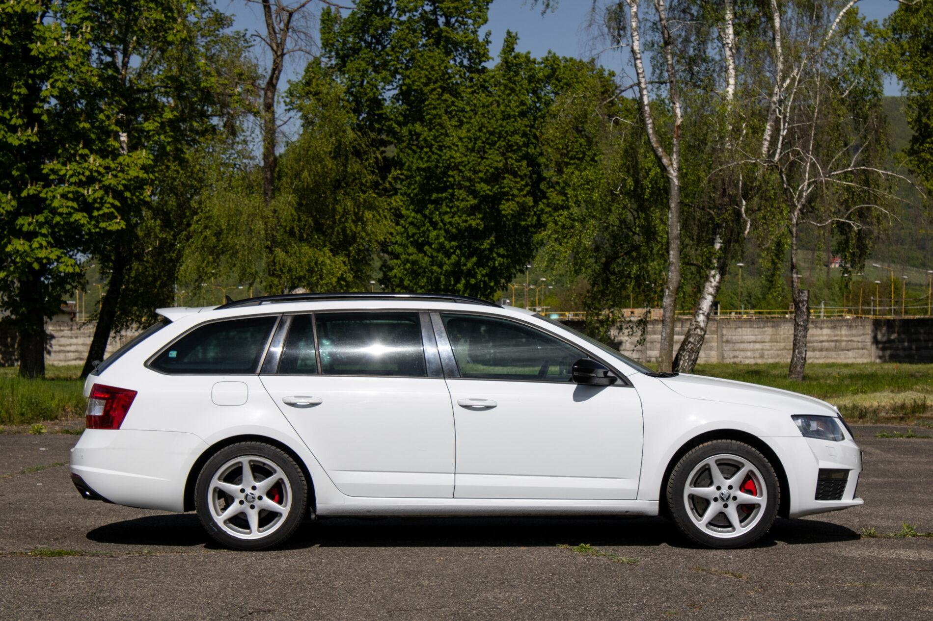 2015 Skoda Octavia RS, bílá kombi, 269 760 km