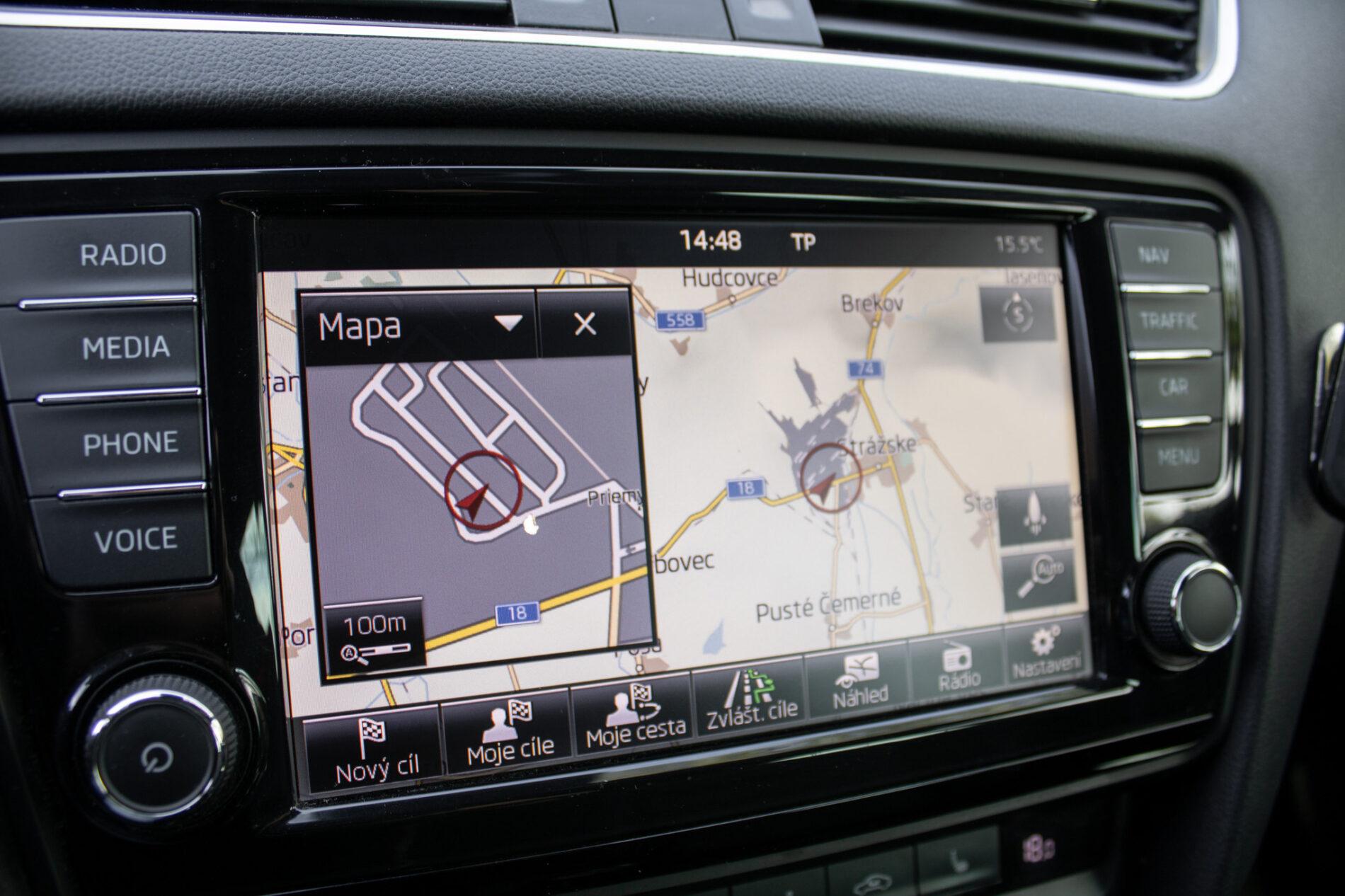 2015 Skoda Octavia RS, bílá kombi, 269 760 km