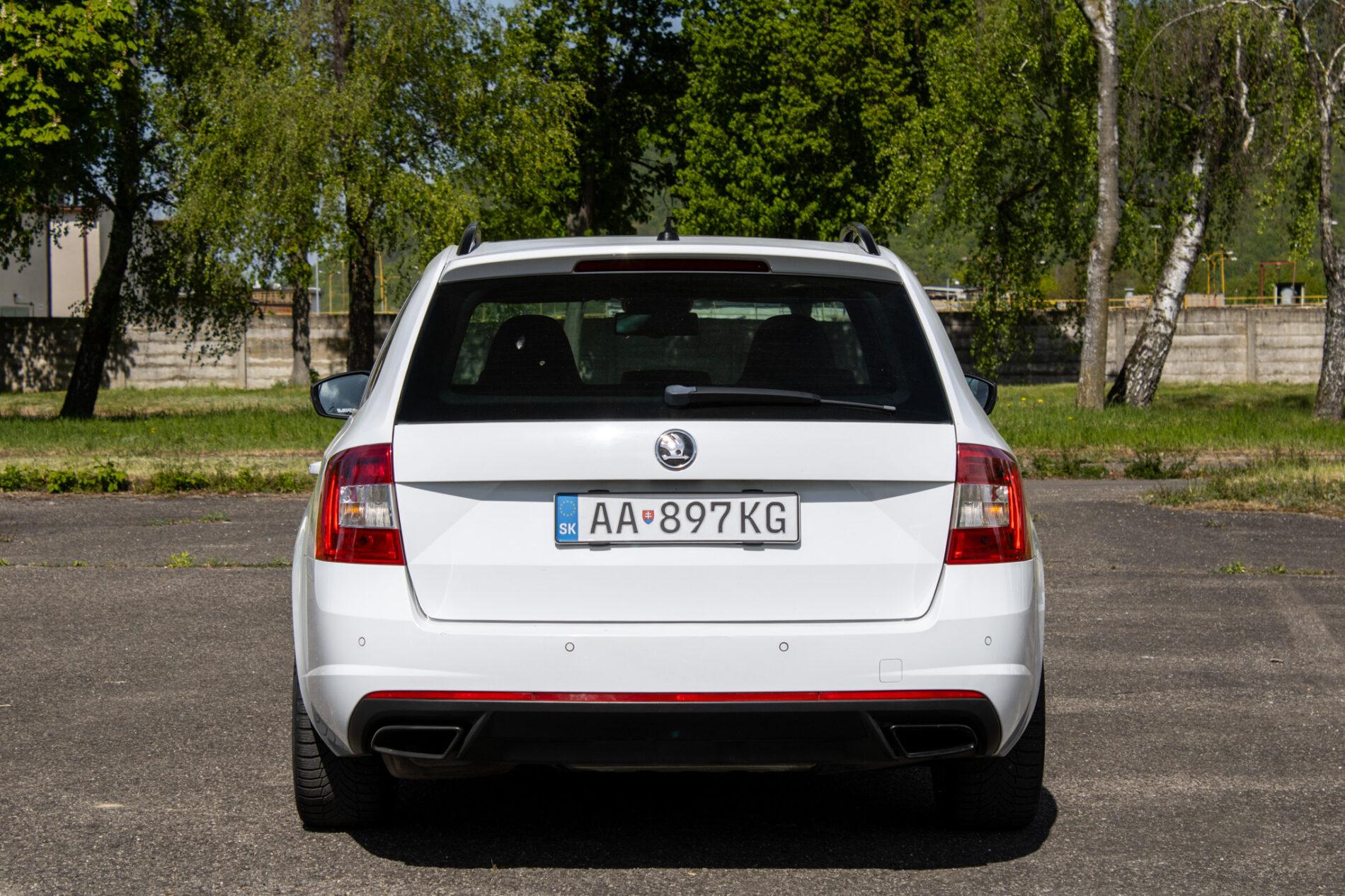 2015 Skoda Octavia RS, bílá kombi, 269 760 km