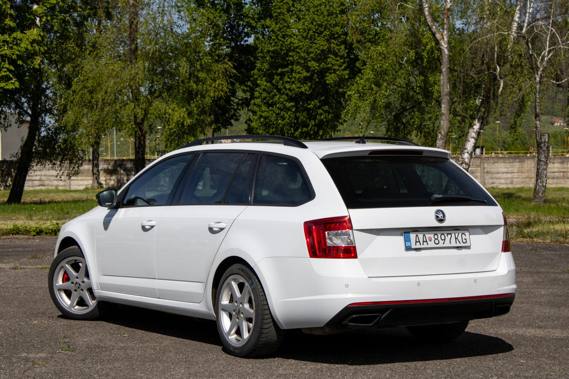 2015 Skoda Octavia RS, bílá kombi, 269 760 km