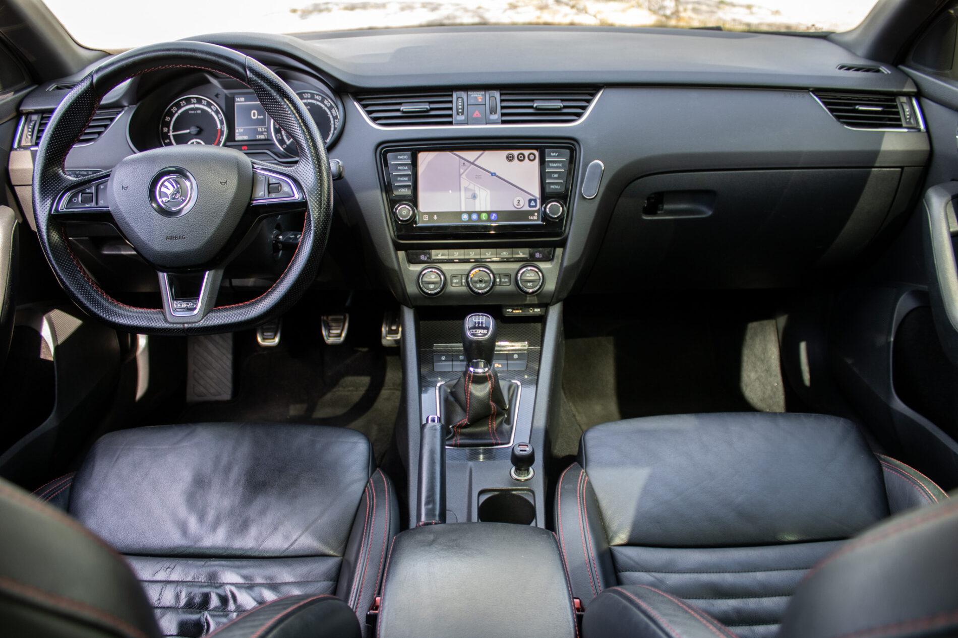 2015 Skoda Octavia RS, bílá kombi, 269 760 km