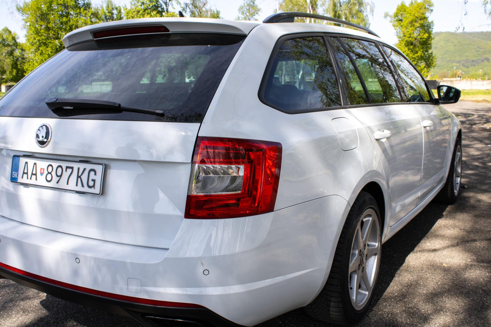 2015 Skoda Octavia RS, bílá kombi, 269 760 km
