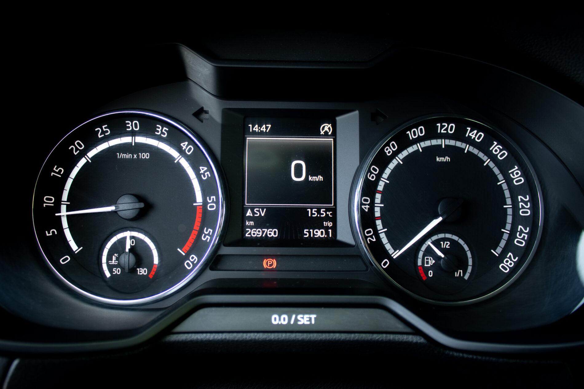2015 Skoda Octavia RS, bílá kombi, 269 760 km