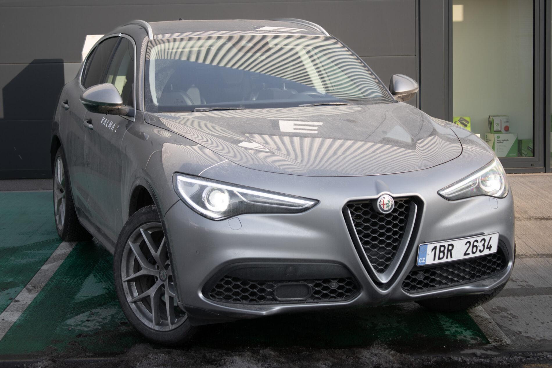 2017 Alfa Romeo Stelvio, šedá suv, 160 000 km
