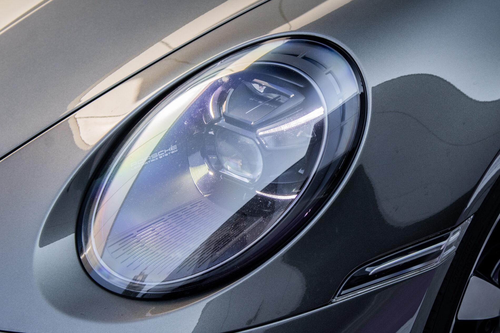 2021 Porsche 992 Carrera 4S, zelená kupé, 27 175 km