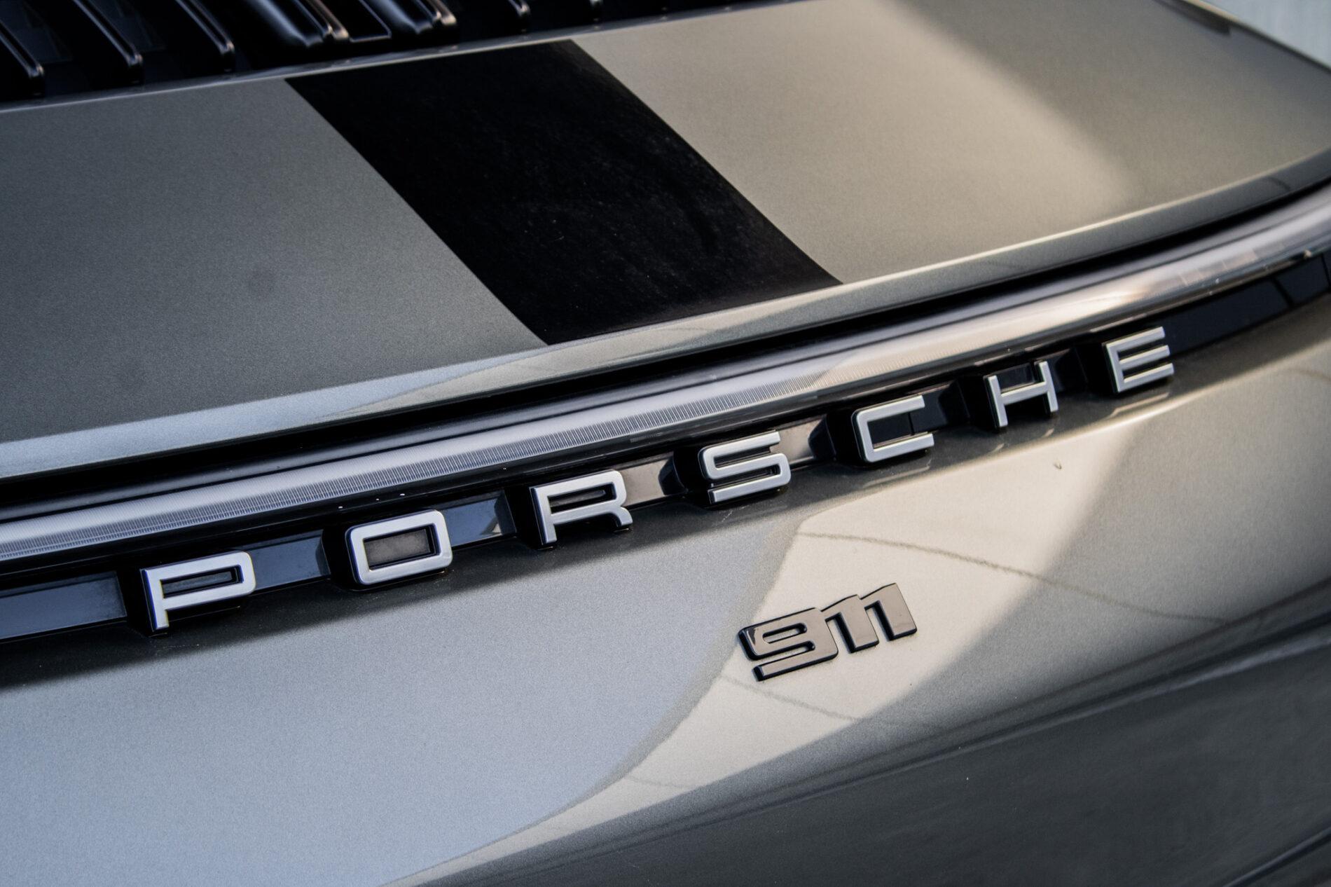 2021 Porsche 992 Carrera 4S, zelená kupé, 27 175 km