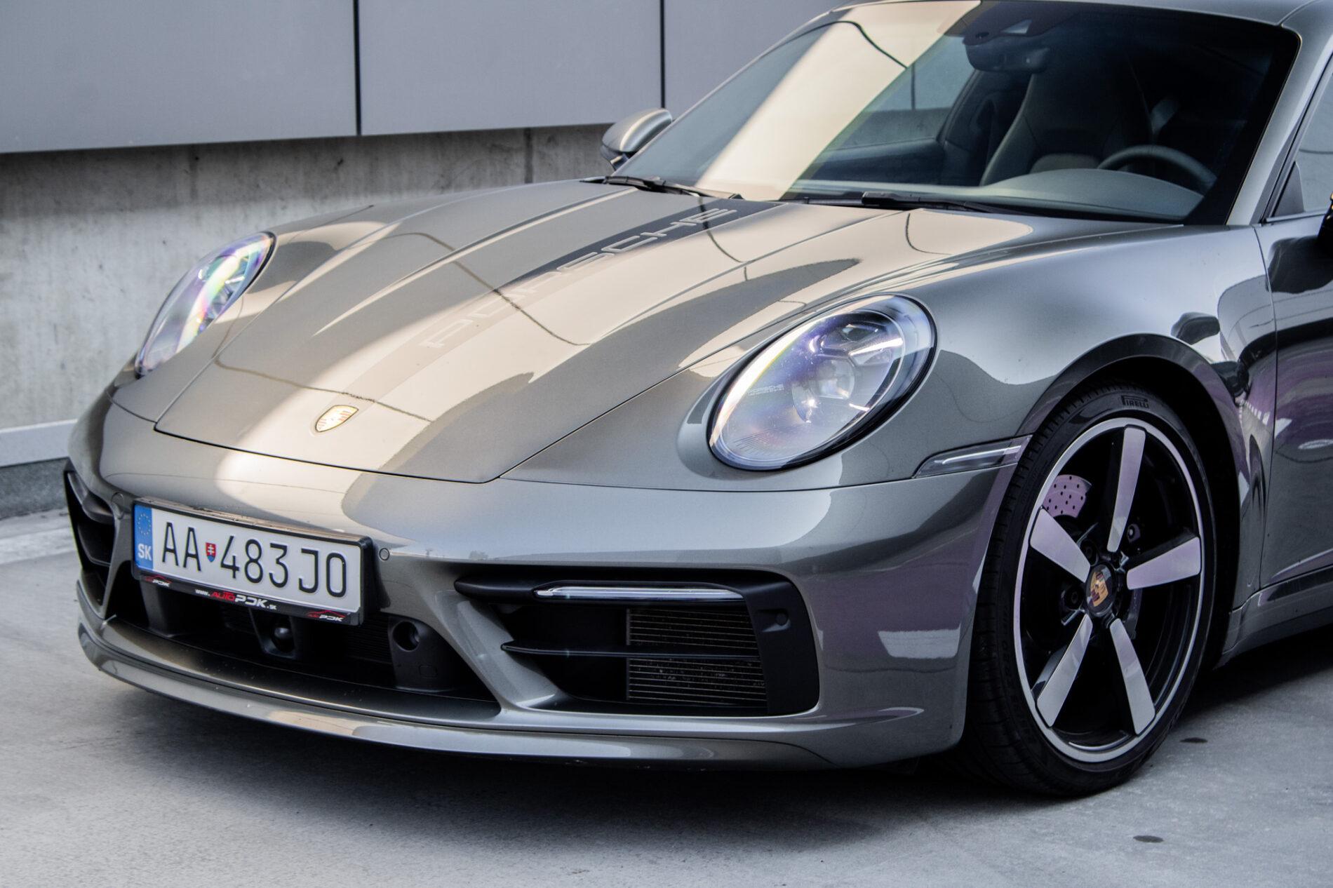 2021 Porsche 992 Carrera 4S, zelená kupé, 27 175 km
