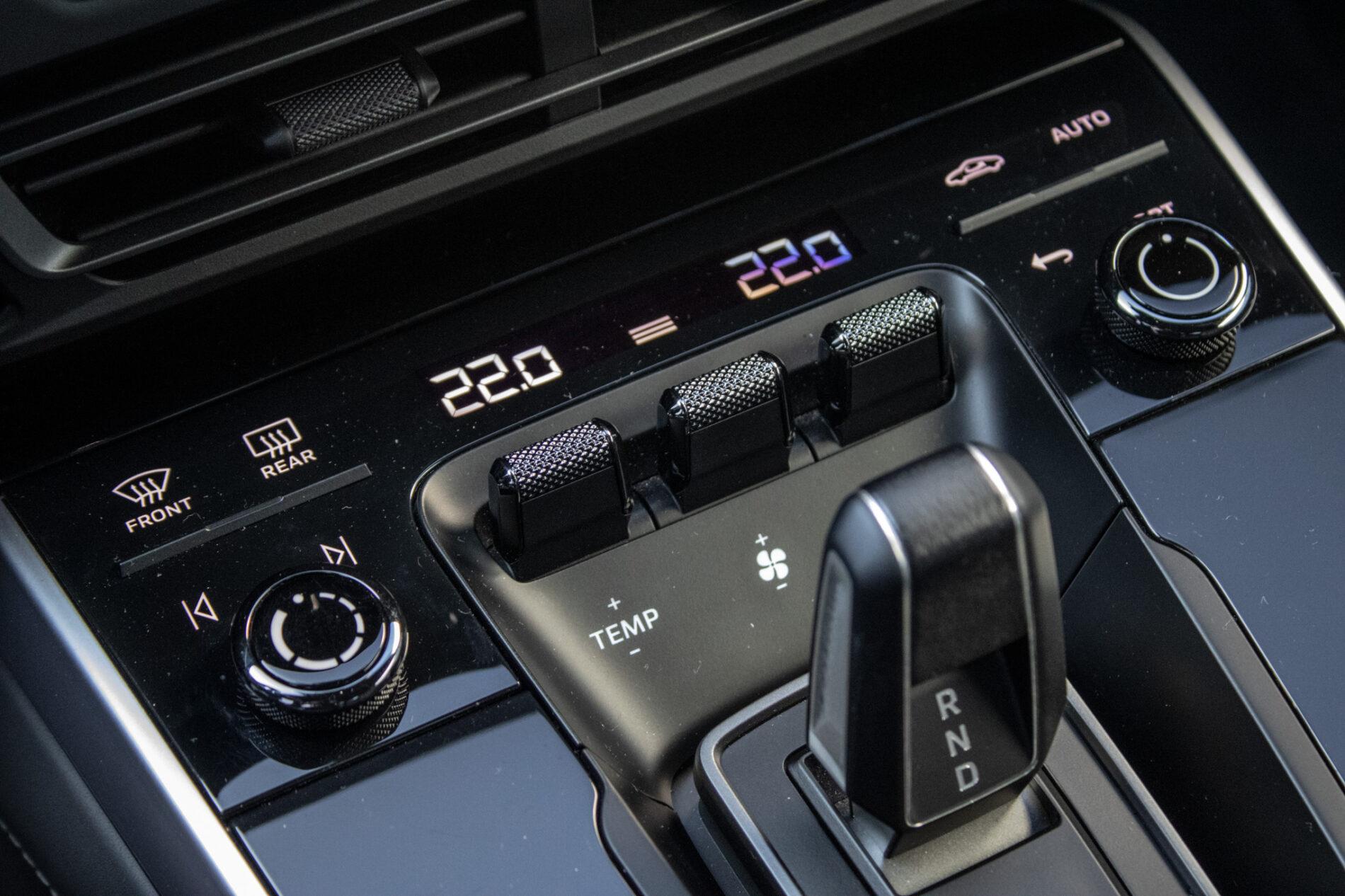 2021 Porsche 992 Carrera 4S, zelená kupé, 27 175 km