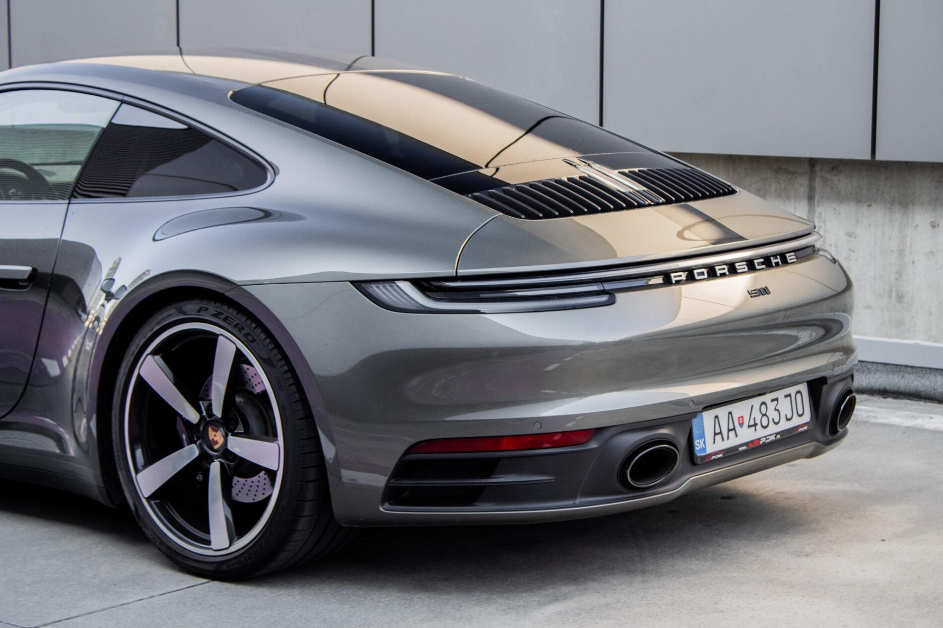 2021 Porsche 992 Carrera 4S, zelená kupé, 27 175 km