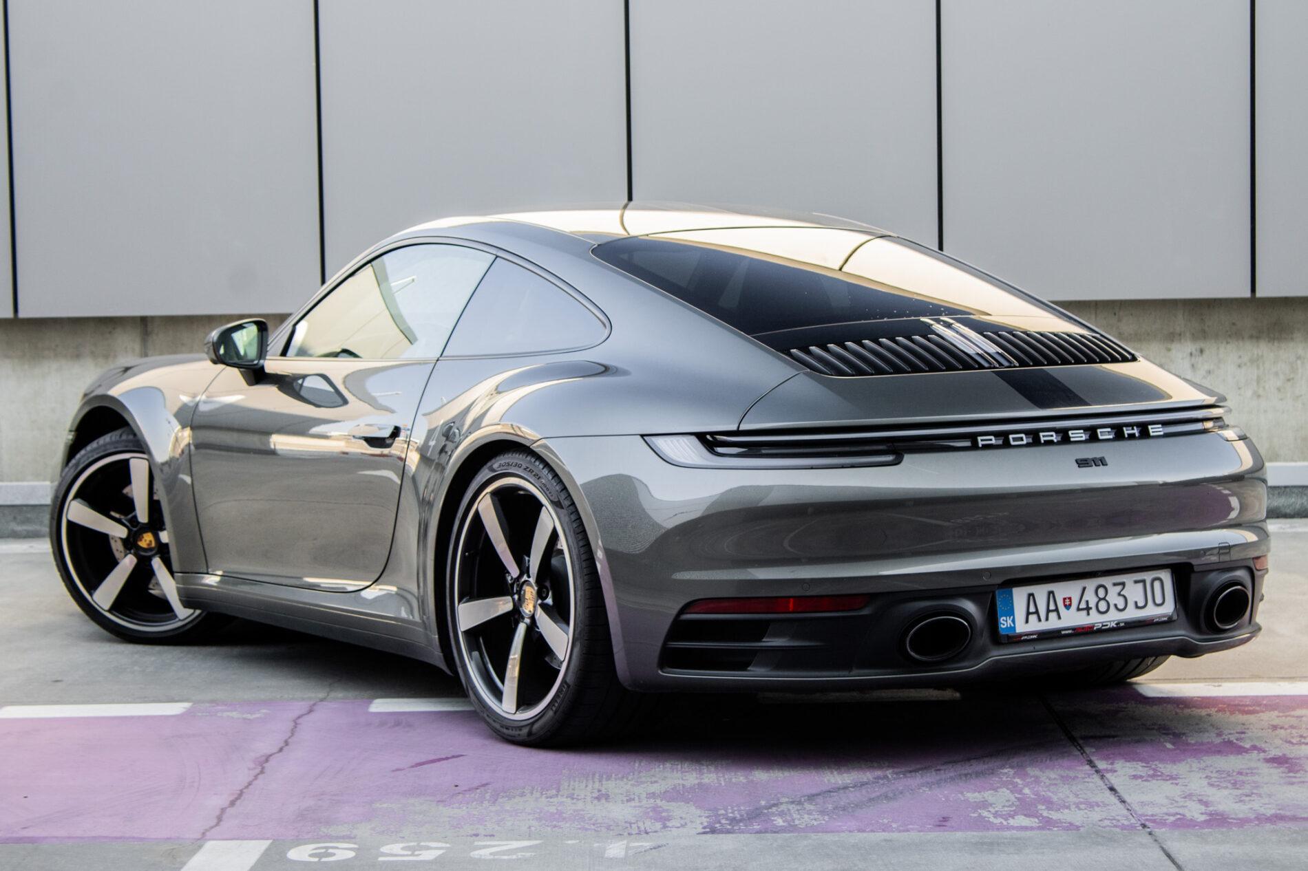 2021 Porsche 992 Carrera 4S, zelená kupé, 27 175 km