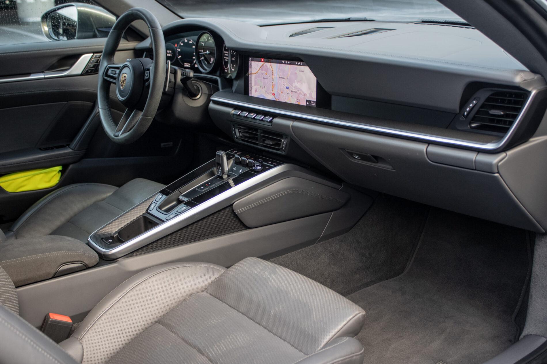 2021 Porsche 992 Carrera 4S, zelená kupé, 27 175 km