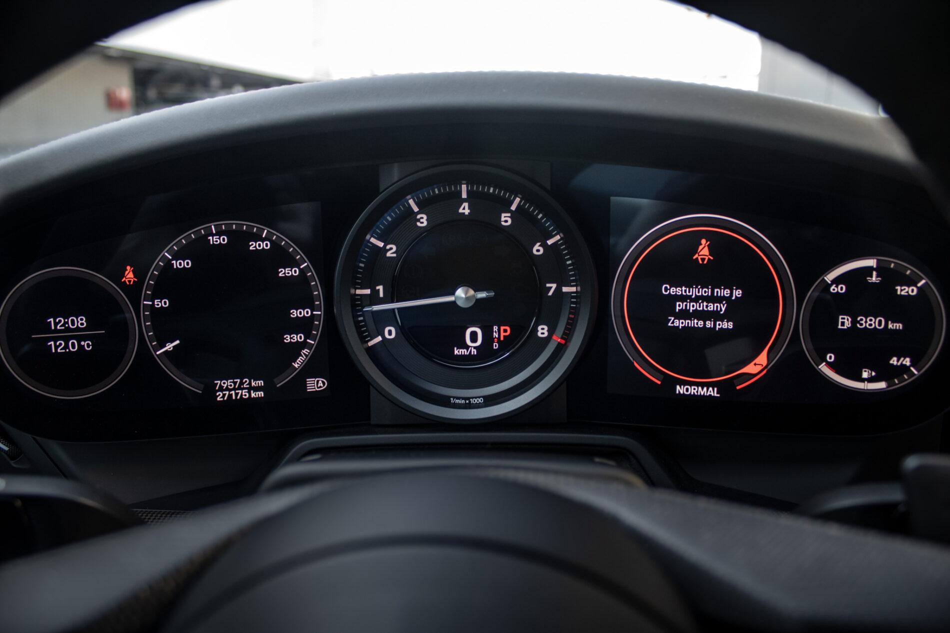 2021 Porsche 992 Carrera 4S, zelená kupé, 27 175 km
