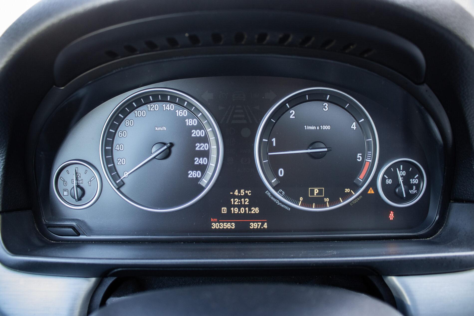 2012 BMW 535d, černá sedan, 303 563 km