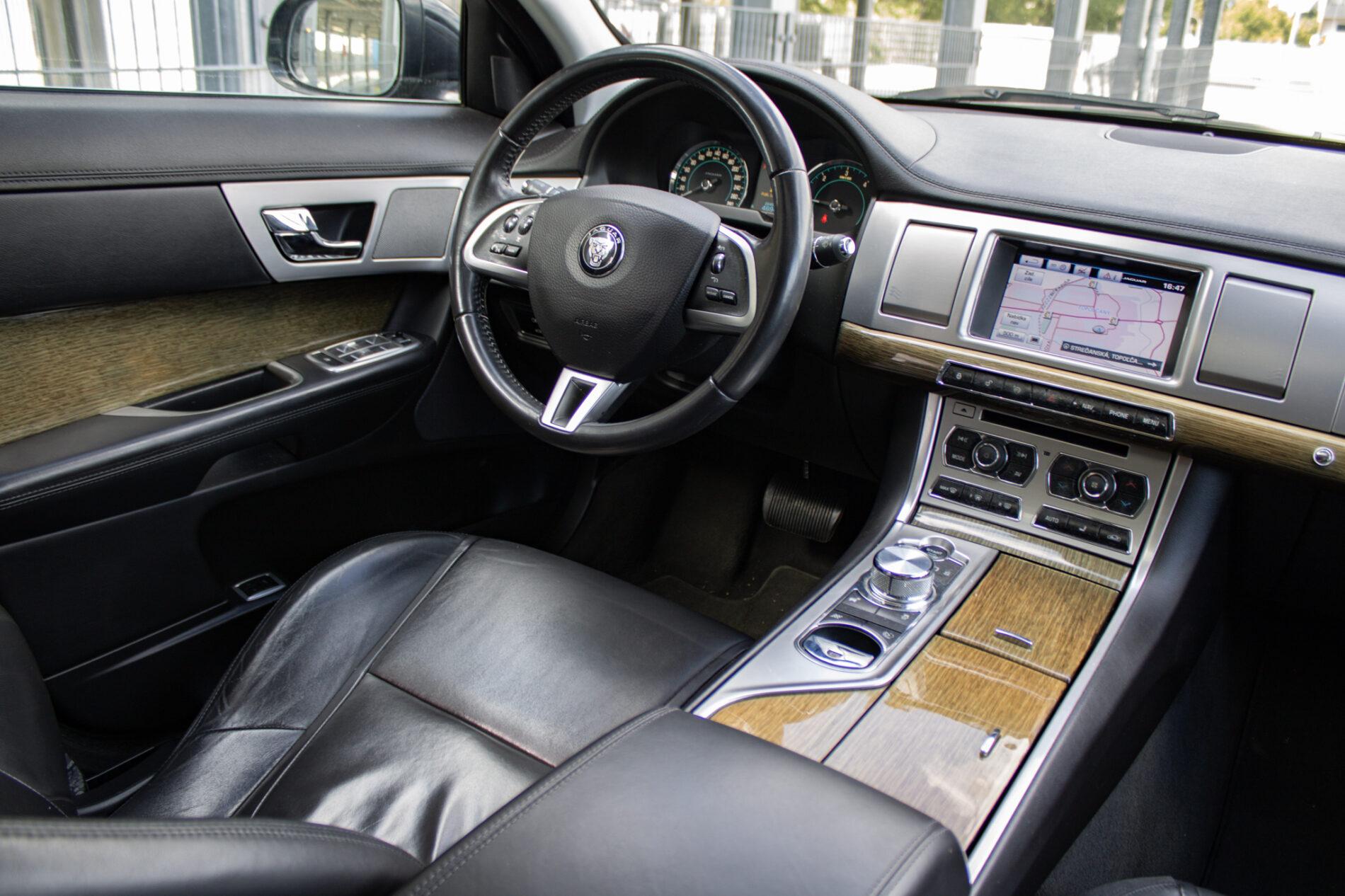 2014 Jaguar XF, černá kombi, 224 926 km