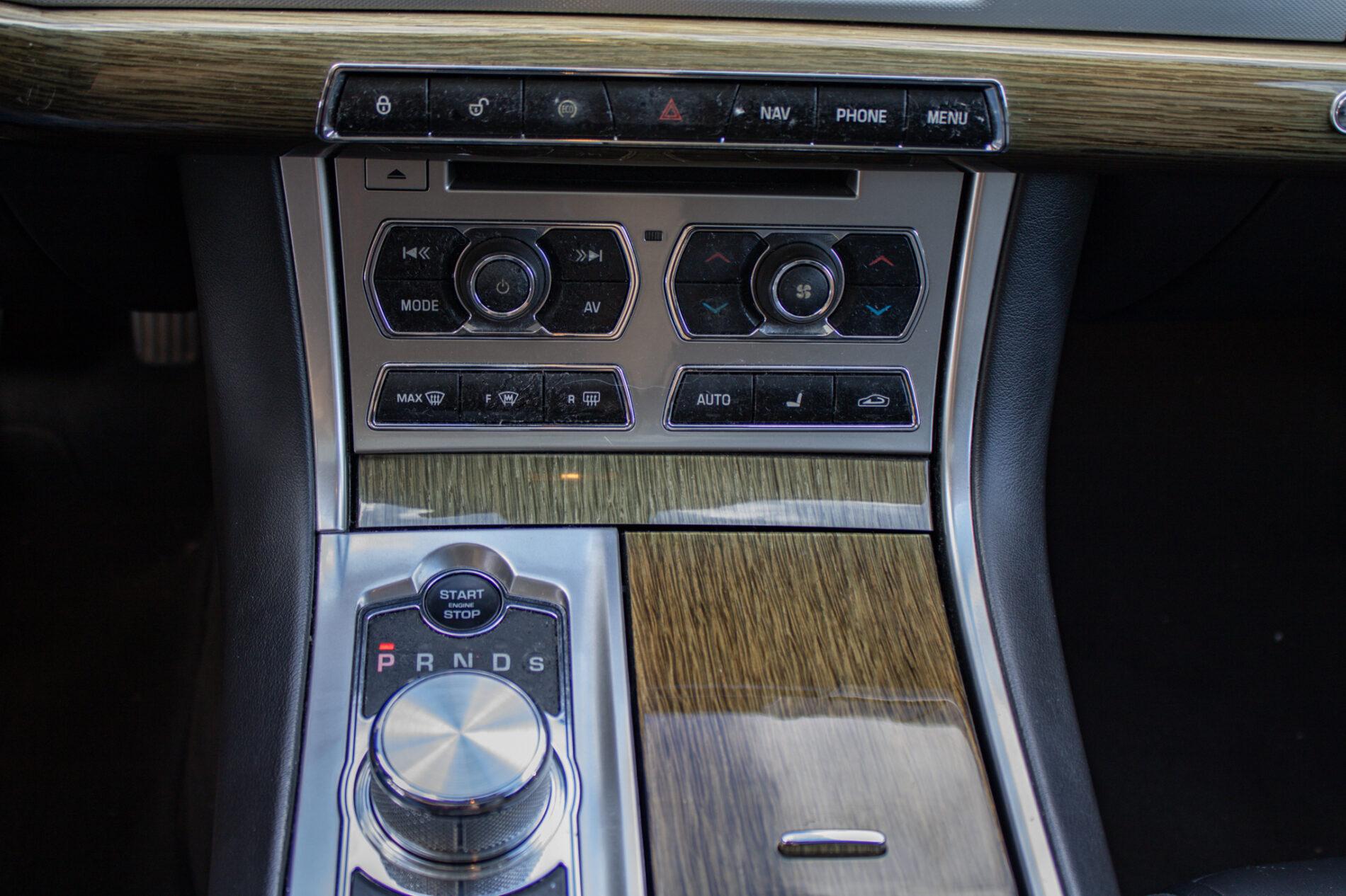 2014 Jaguar XF, černá kombi, 224 926 km