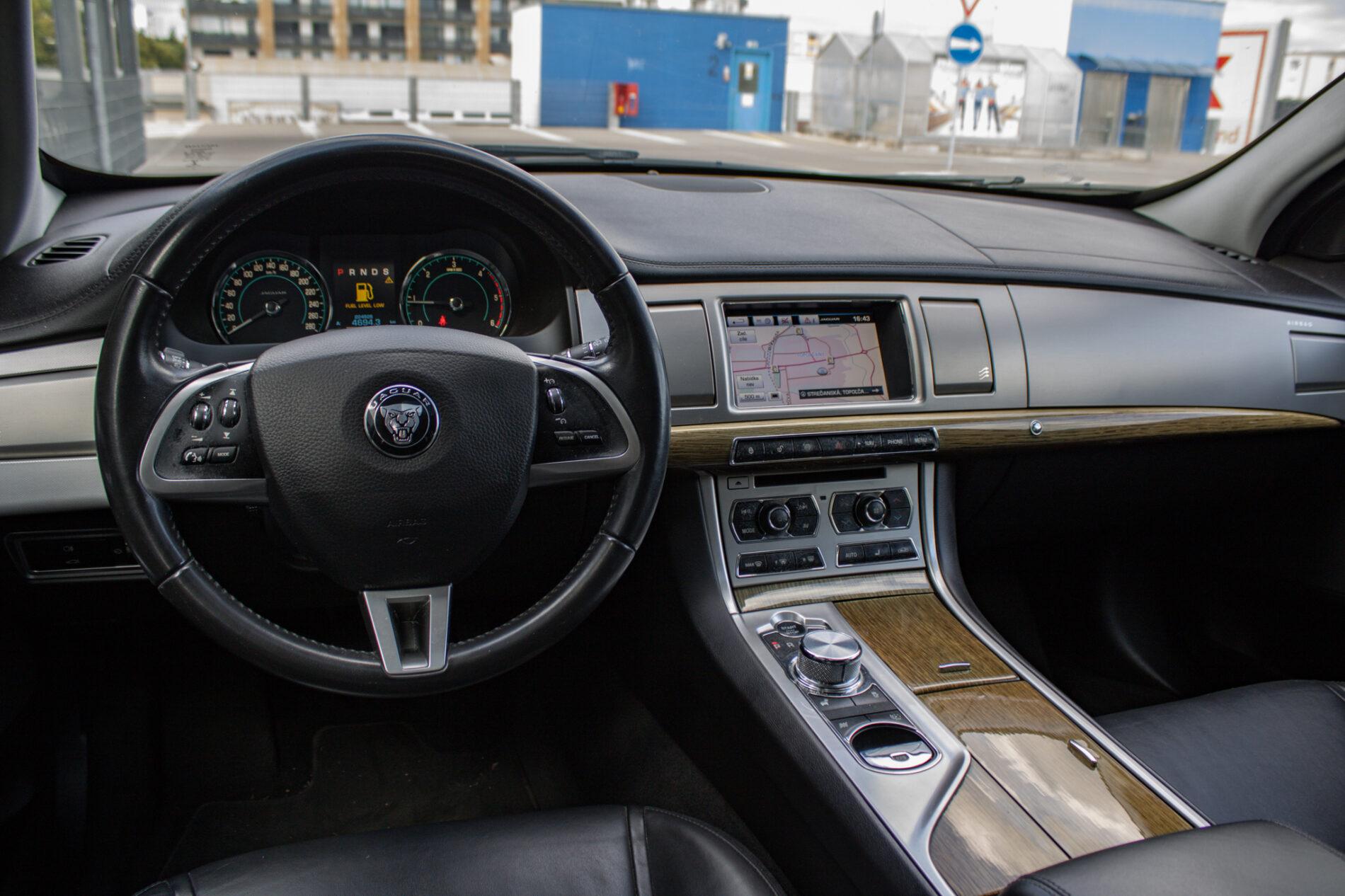 2014 Jaguar XF, černá kombi, 224 926 km