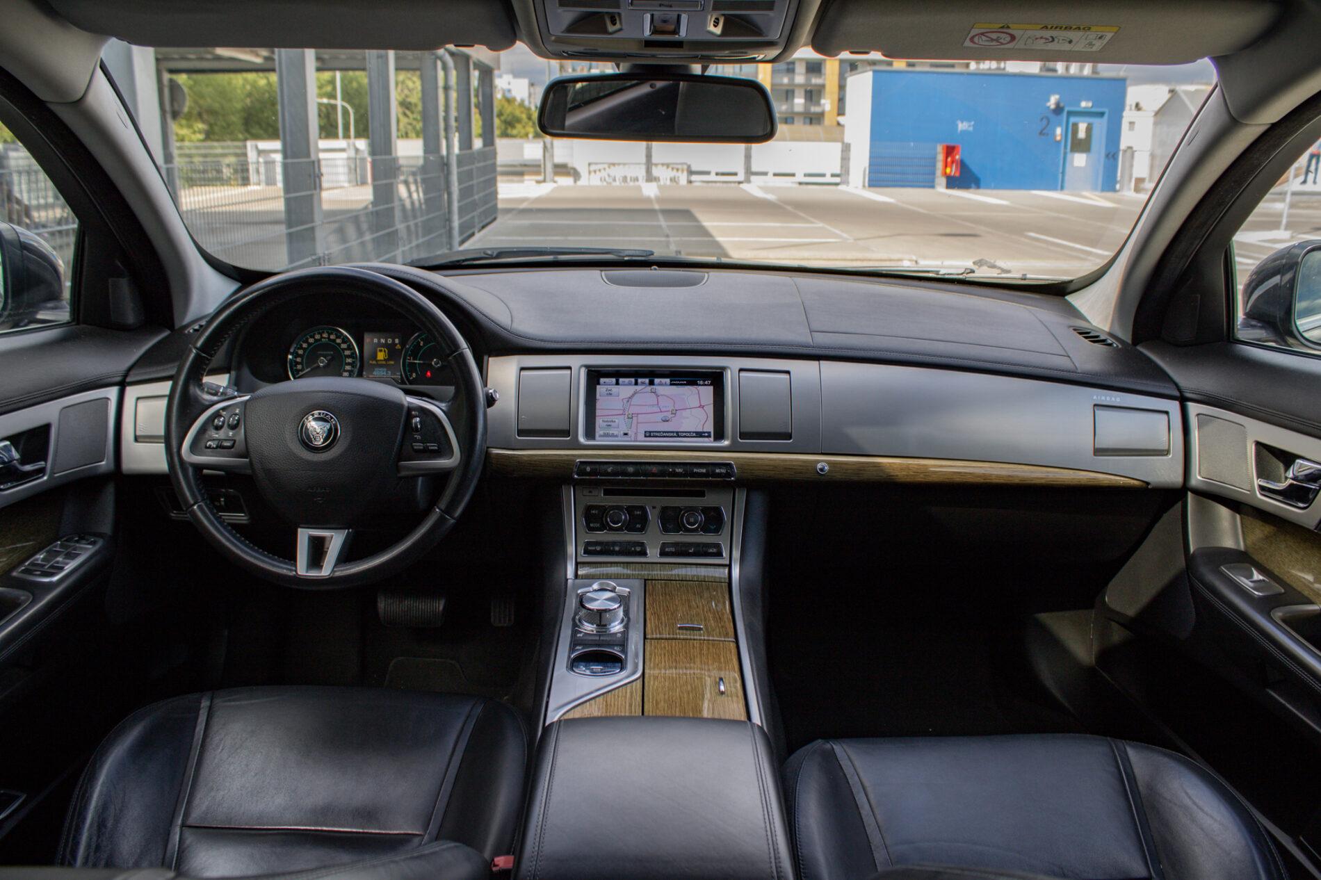 2014 Jaguar XF, černá kombi, 224 926 km