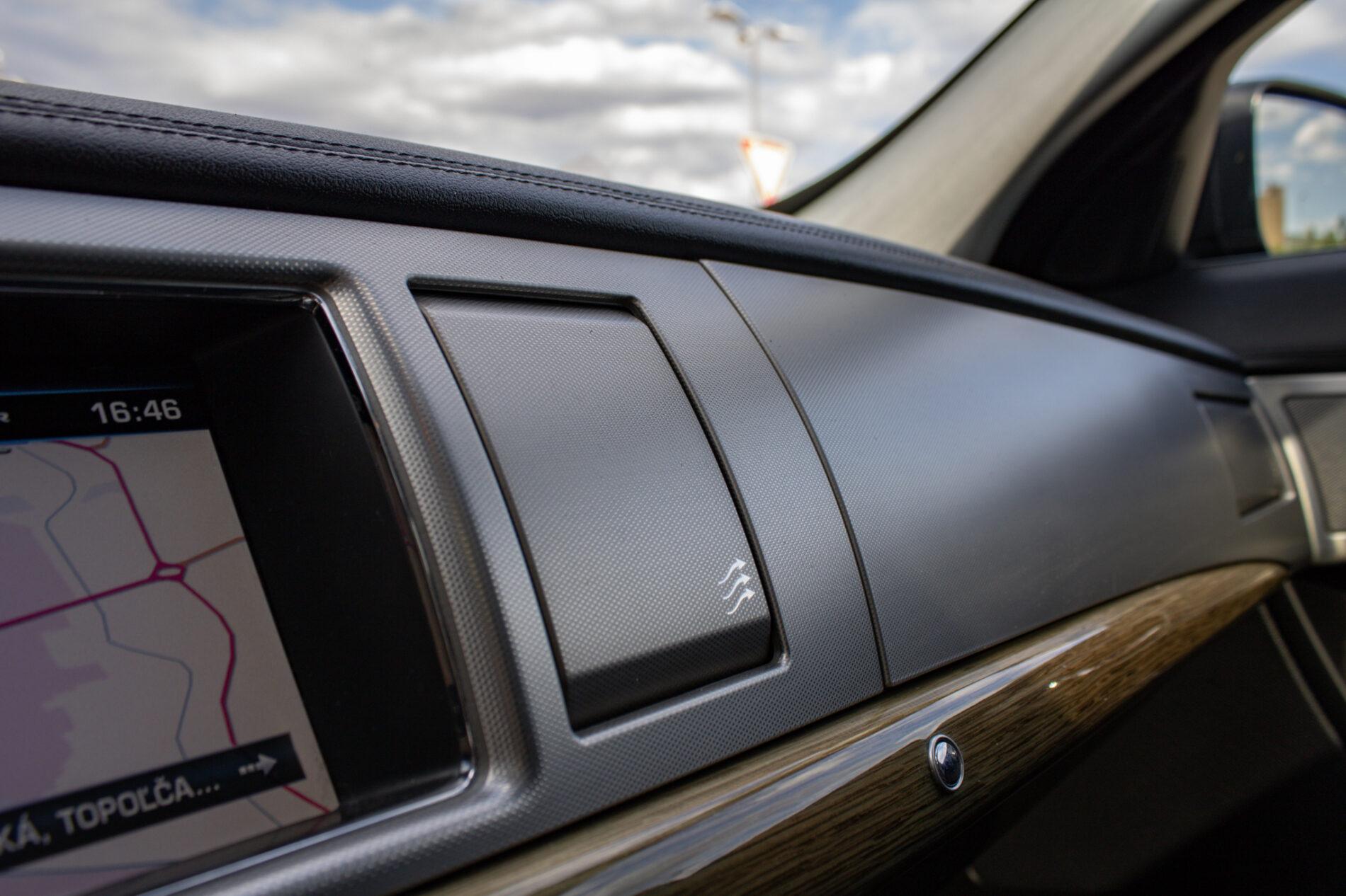 2014 Jaguar XF, černá kombi, 224 926 km