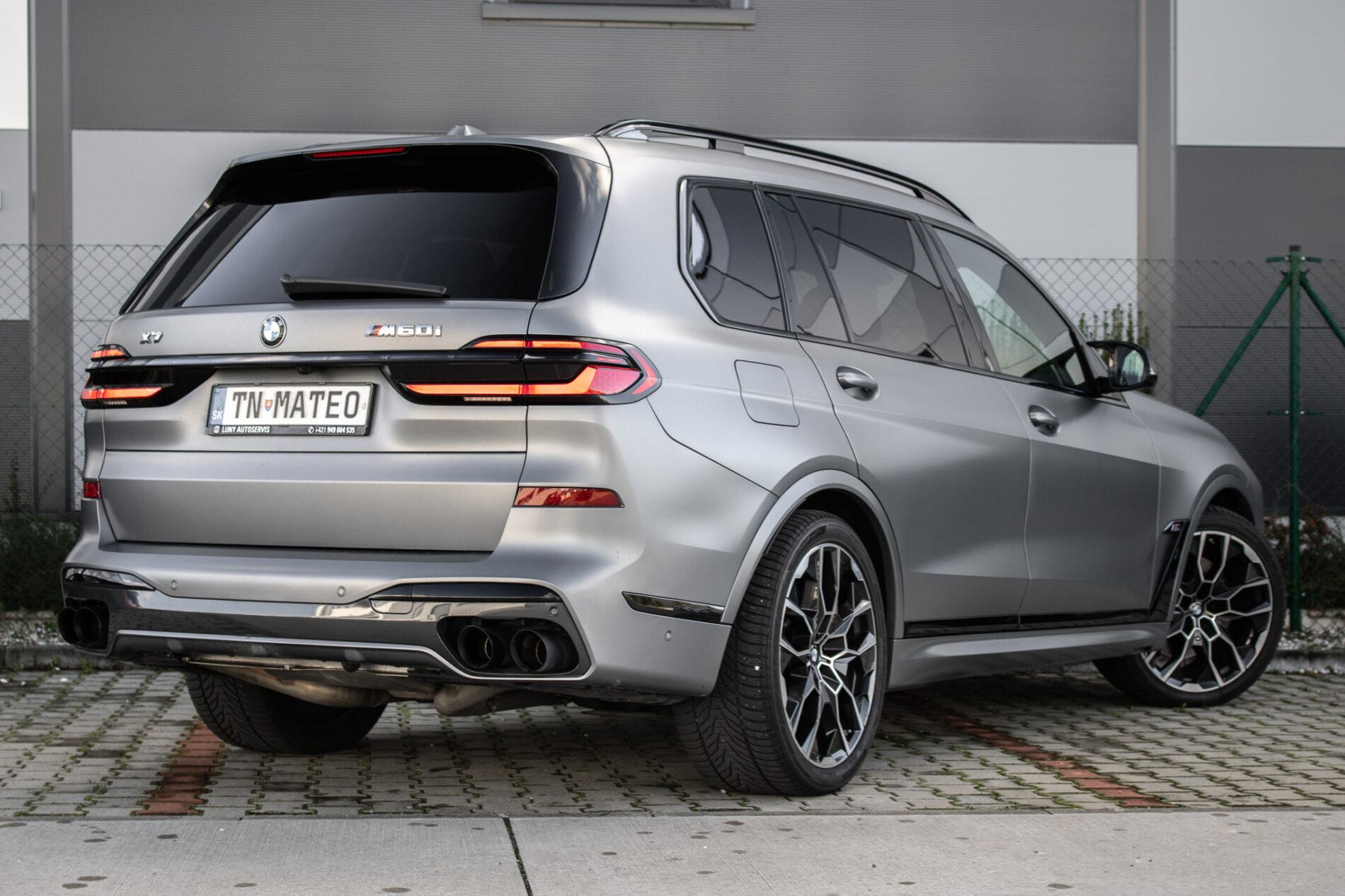 2024 BMW X7 M60i, šedá suv, 65 300 km