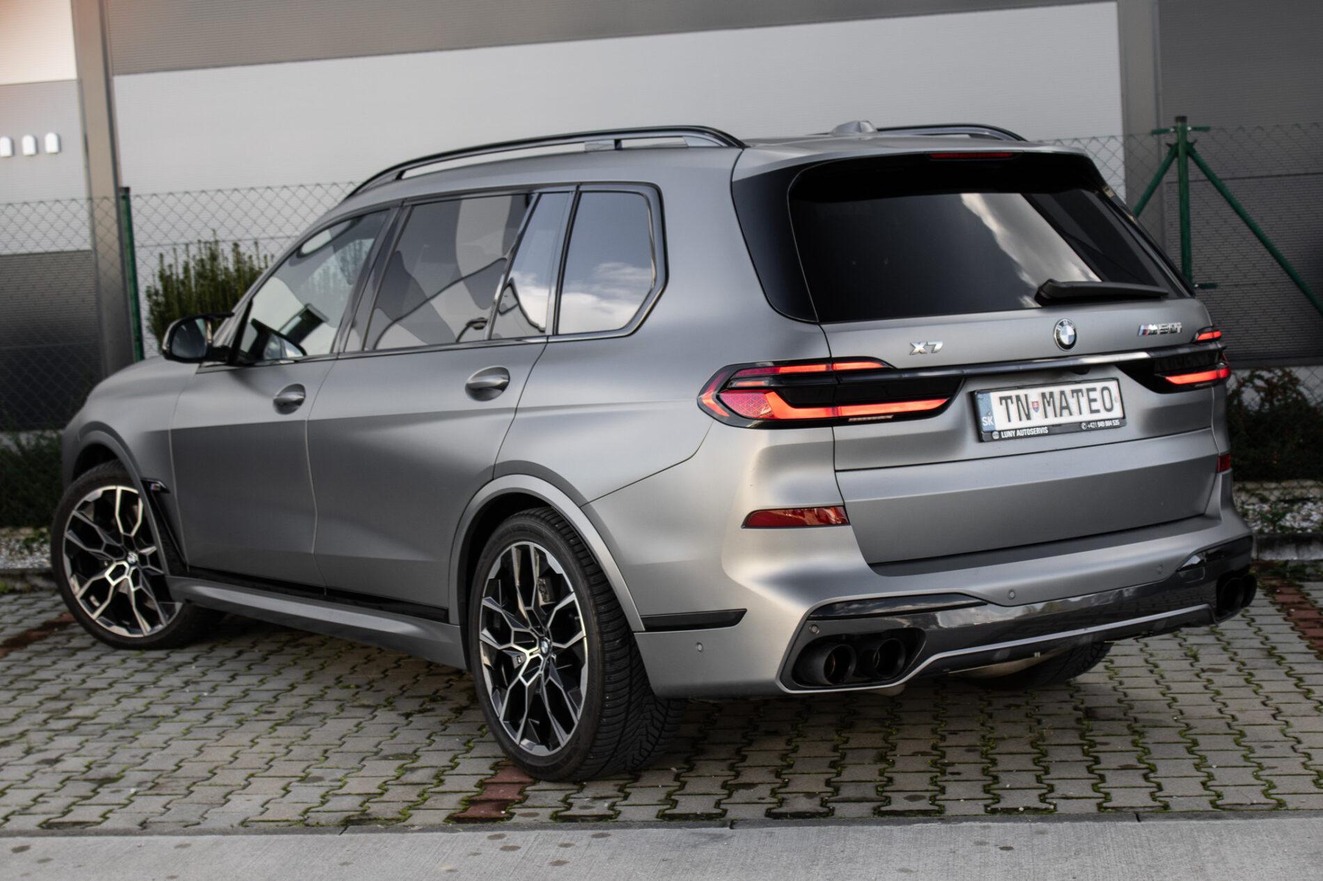 2024 BMW X7 M60i, šedá suv, 65 300 km