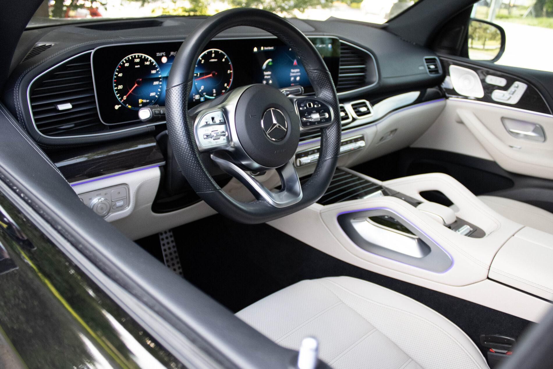 2023 Mercedes-Benz GLS 400d, černá suv, 40 535 km