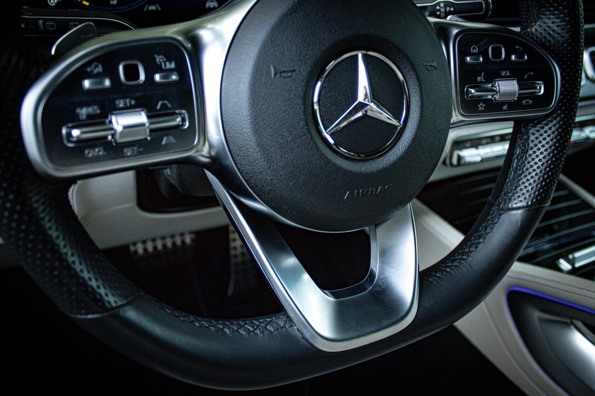 2023 Mercedes-Benz GLS 400d, černá suv, 40 535 km
