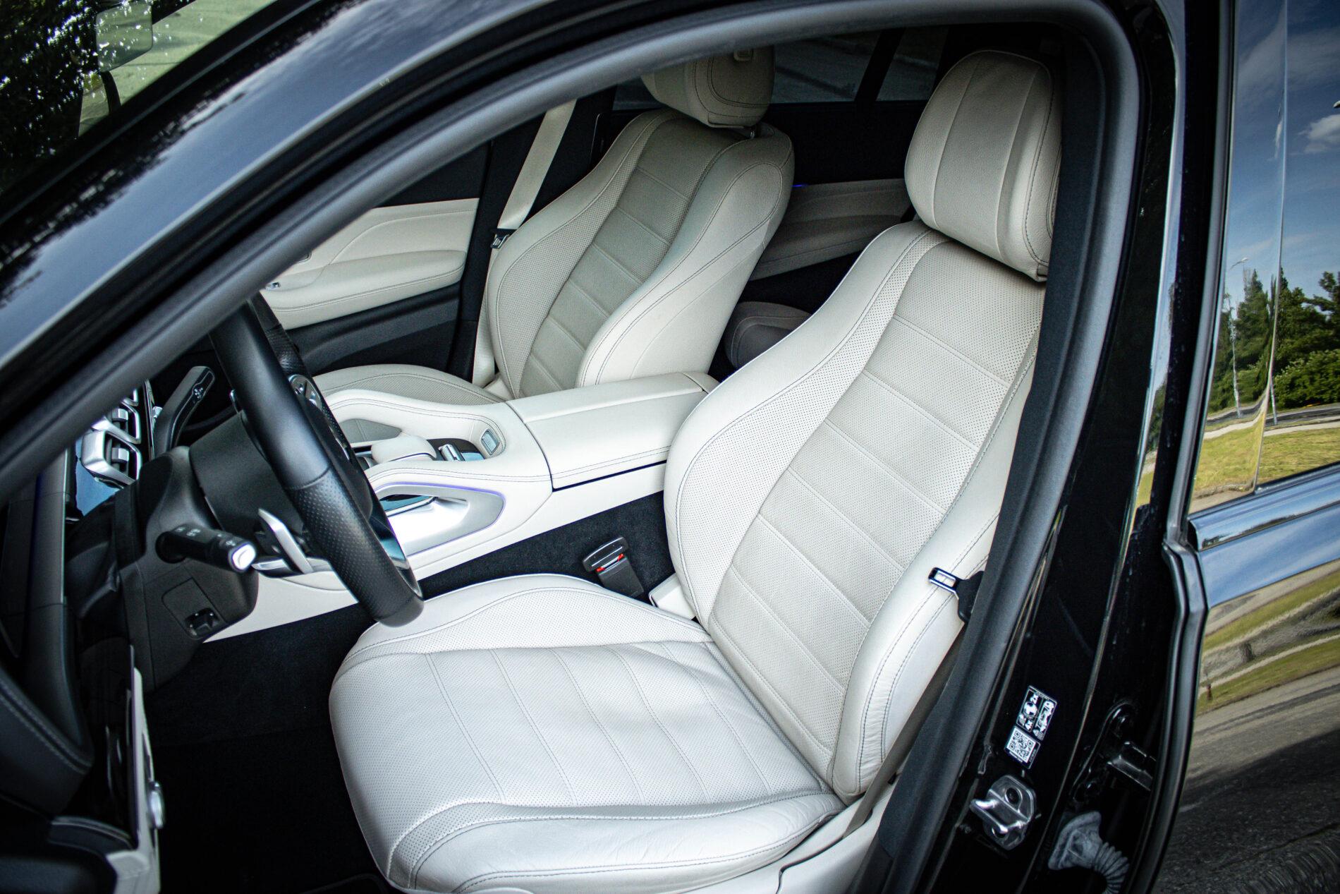 2023 Mercedes-Benz GLS 400d, černá suv, 40 535 km