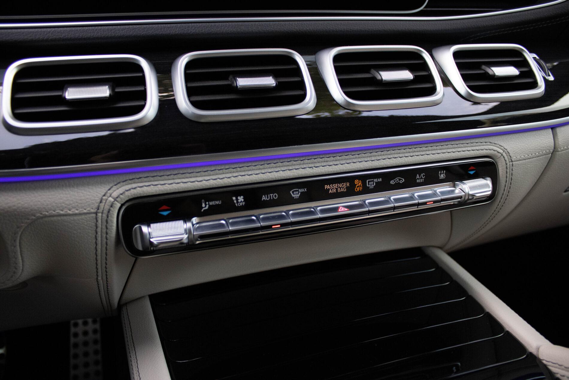 2023 Mercedes-Benz GLS 400d, černá suv, 40 535 km
