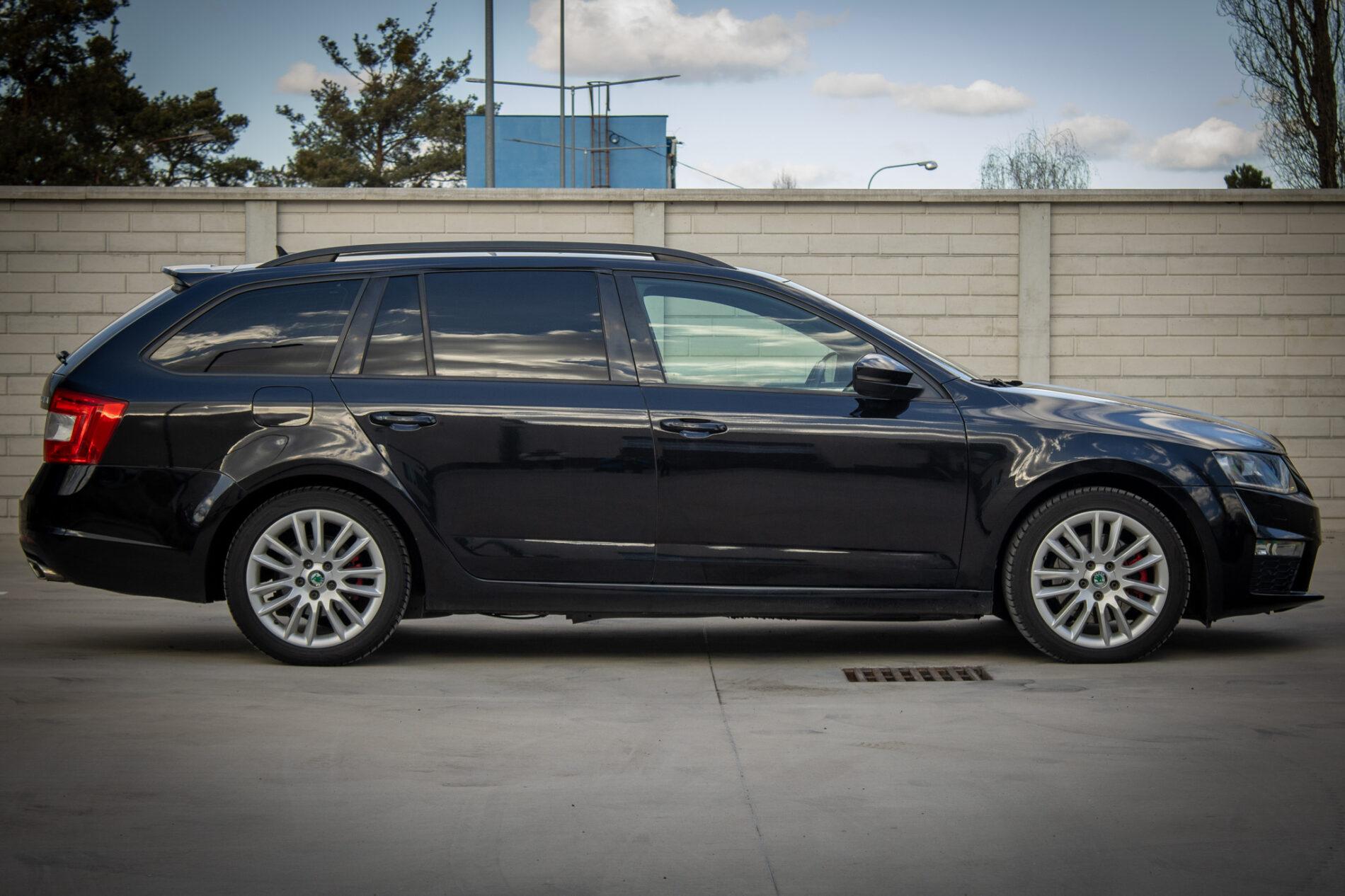 2016 Skoda Octavia RS, černá kombi, 237 027 km
