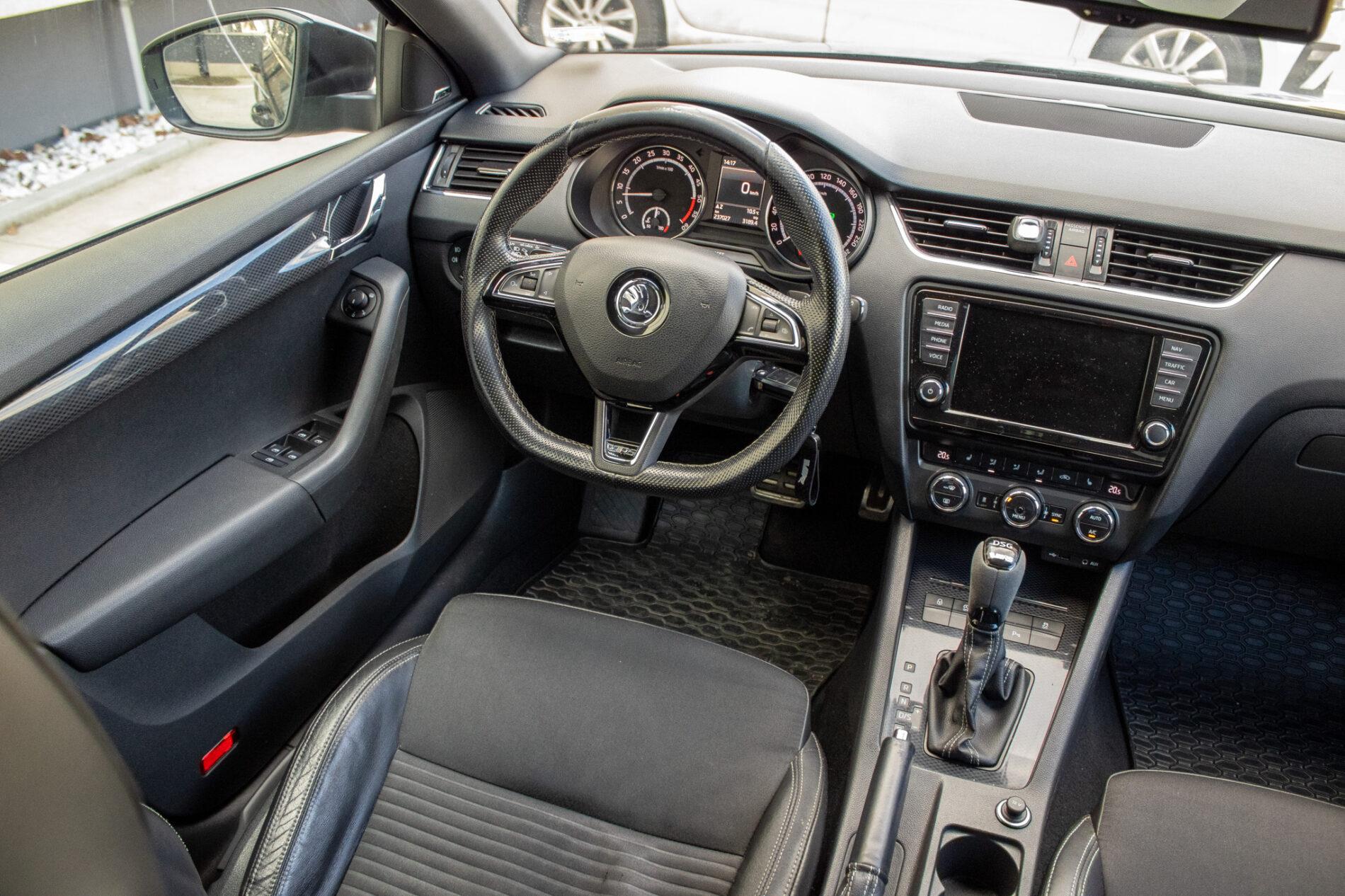 2016 Skoda Octavia RS, černá kombi, 237 027 km