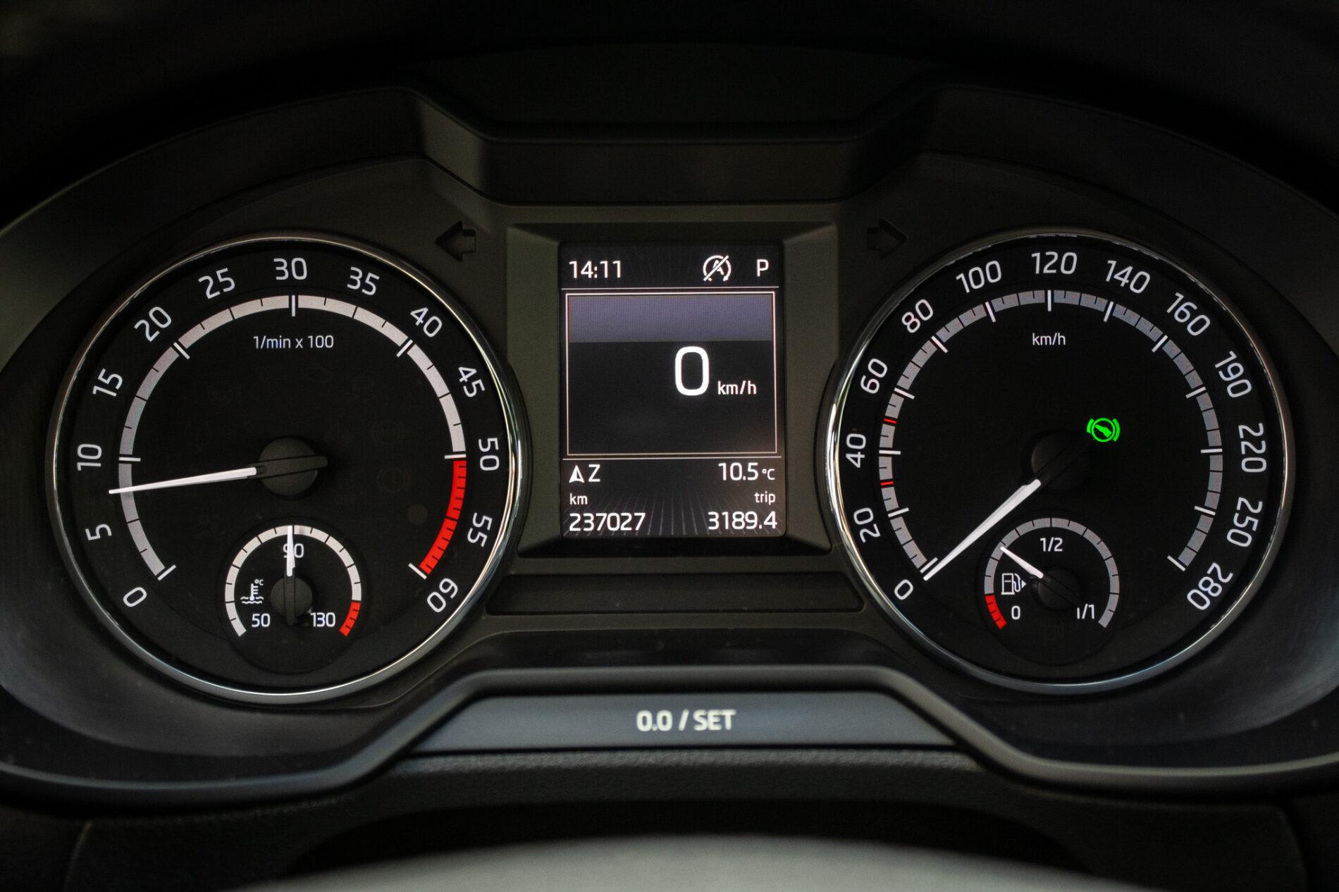 2016 Skoda Octavia RS, černá kombi, 237 027 km
