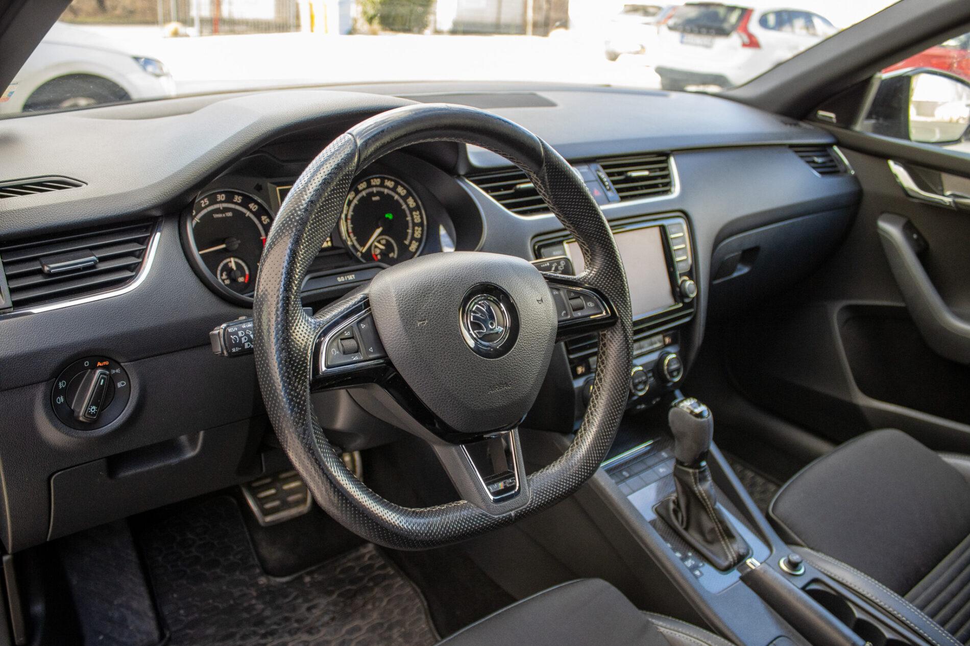 2016 Skoda Octavia RS, černá kombi, 237 027 km