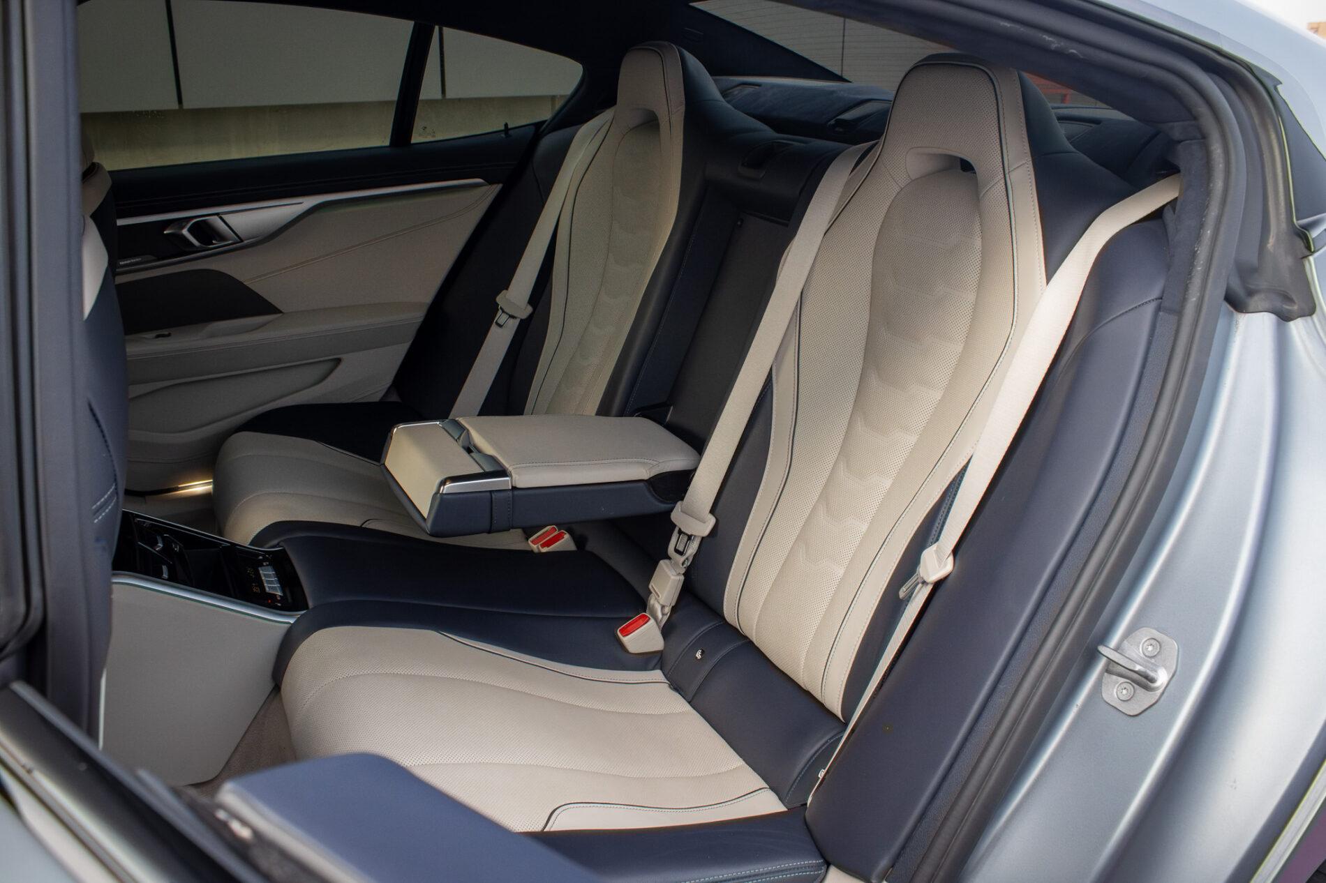 2021 BMW M850i, šedá kupé, 213 085 km
