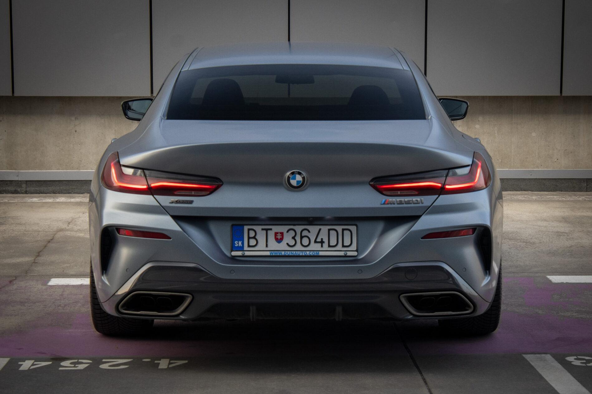 2021 BMW M850i, šedá kupé, 213 085 km