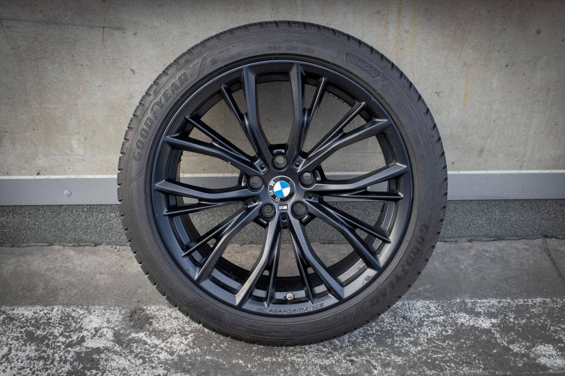 2021 BMW M850i, šedá kupé, 213 085 km