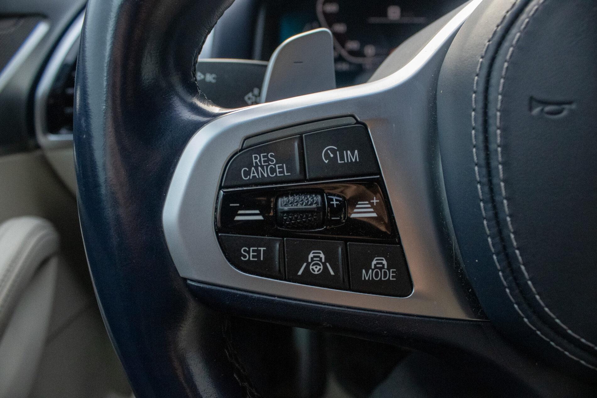 2021 BMW M850i, šedá kupé, 213 085 km