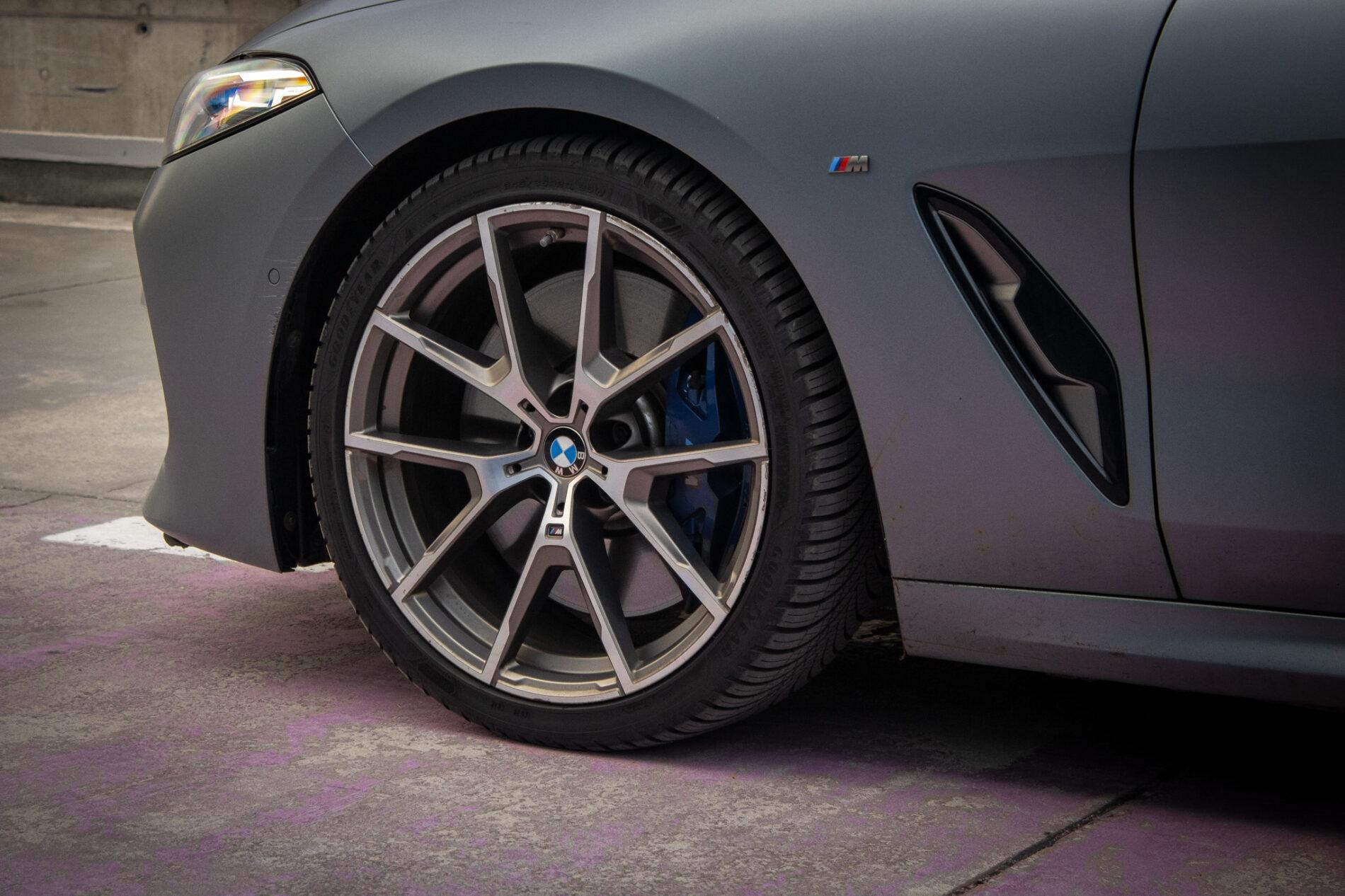 2021 BMW M850i, šedá kupé, 213 085 km