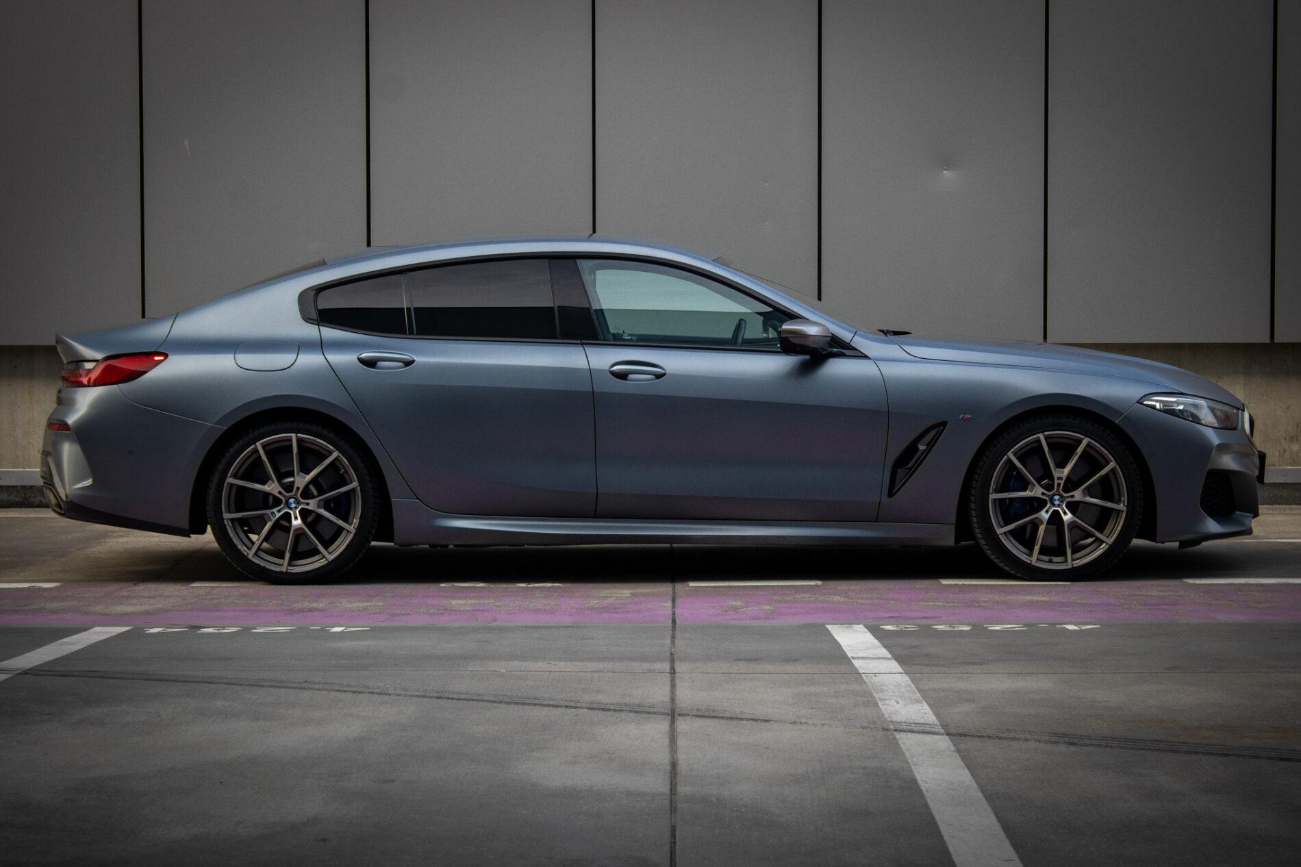 2021 BMW M850i, šedá kupé, 213 085 km