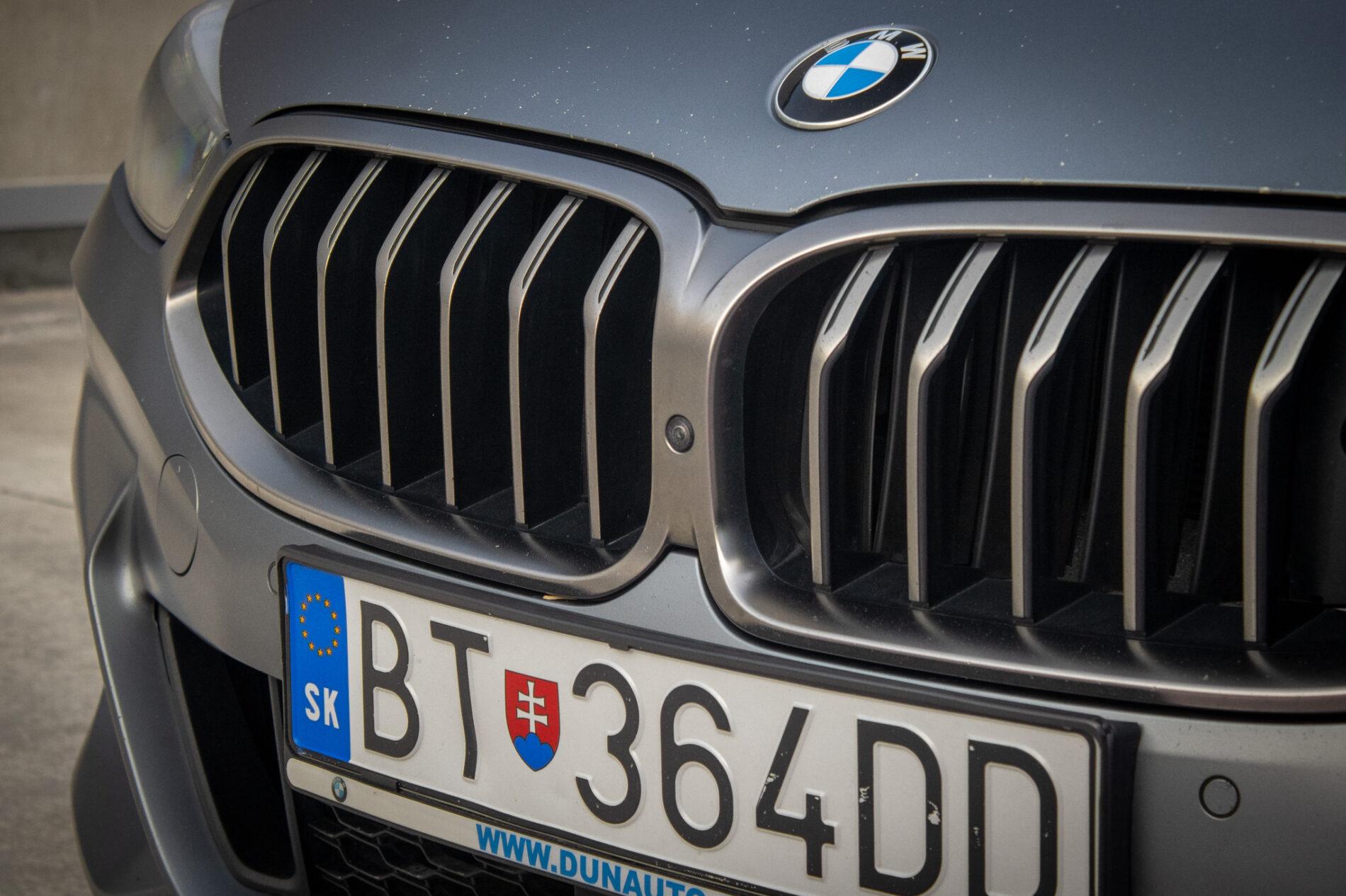2021 BMW M850i, šedá kupé, 213 085 km